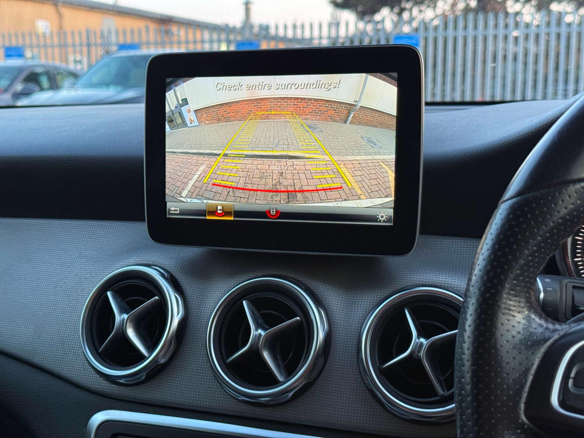 Mercedes-Benz Gla view 12