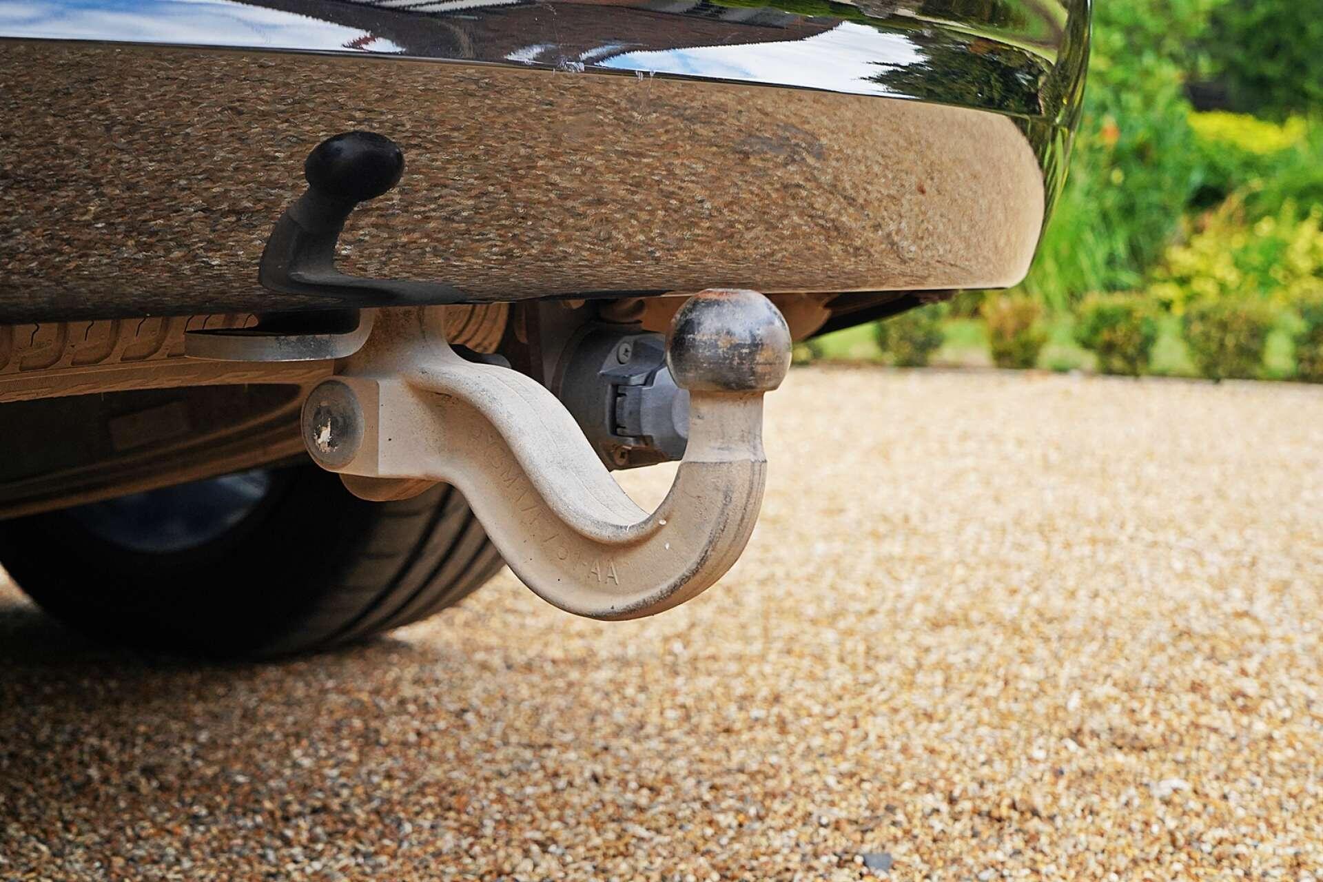 Land Rover Discovery view 4