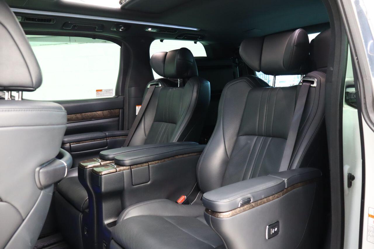 Toyota Alphard view 10