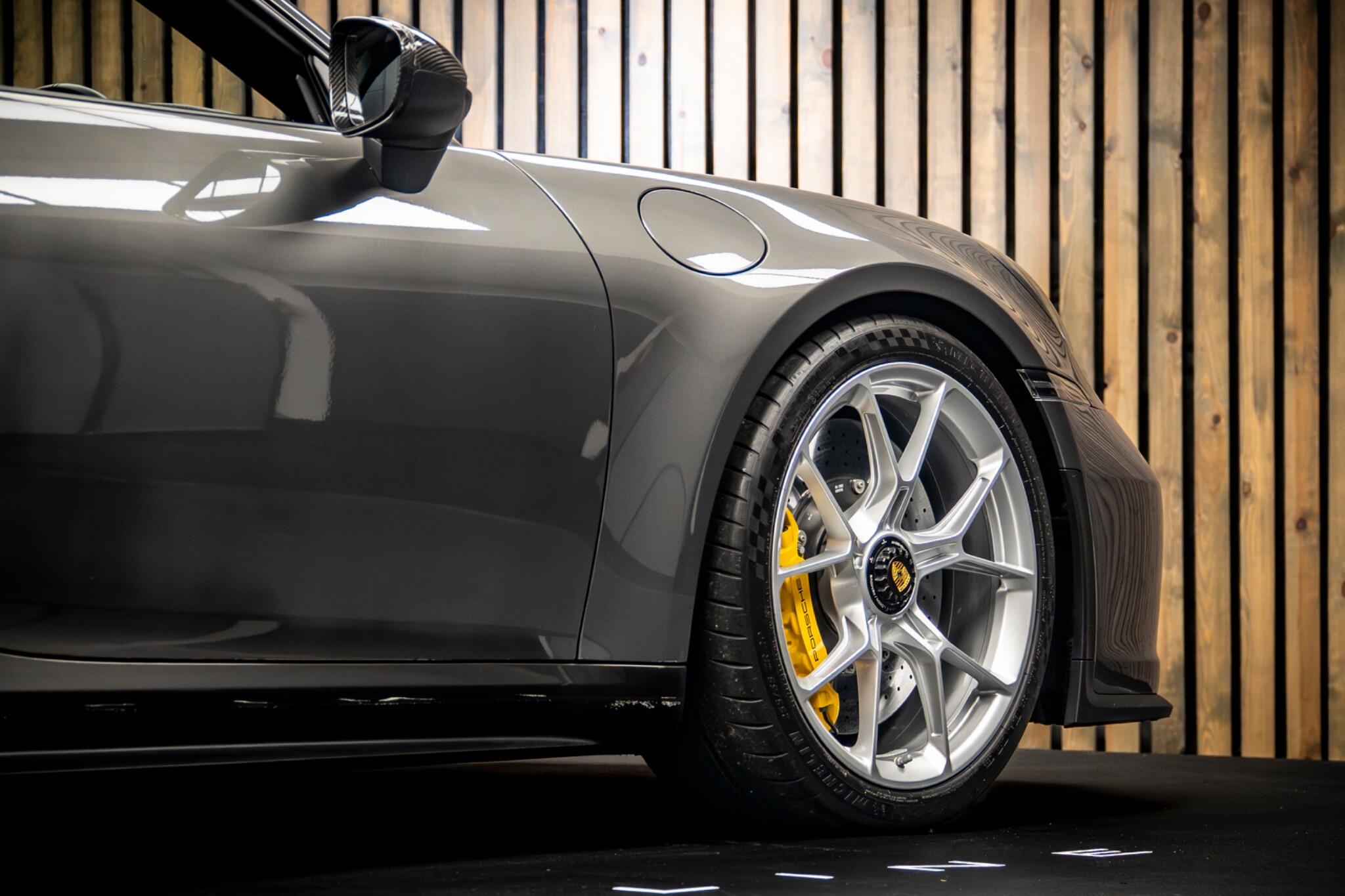 Porsche 911 view 14