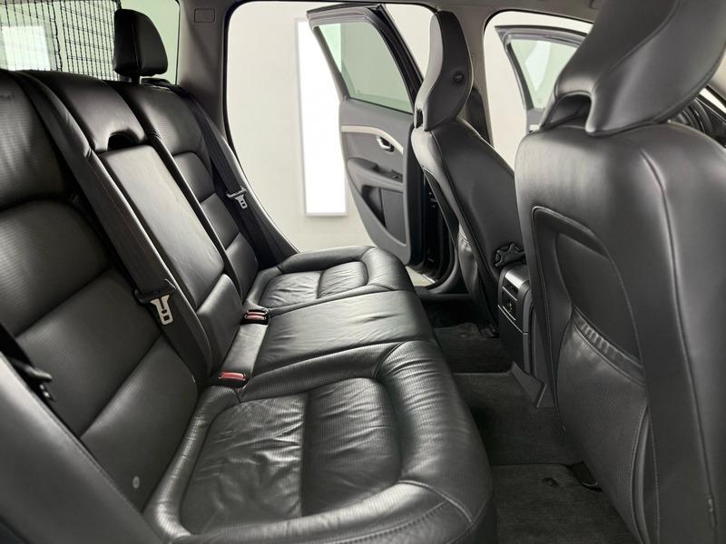 2010 Volvo V70 image 26