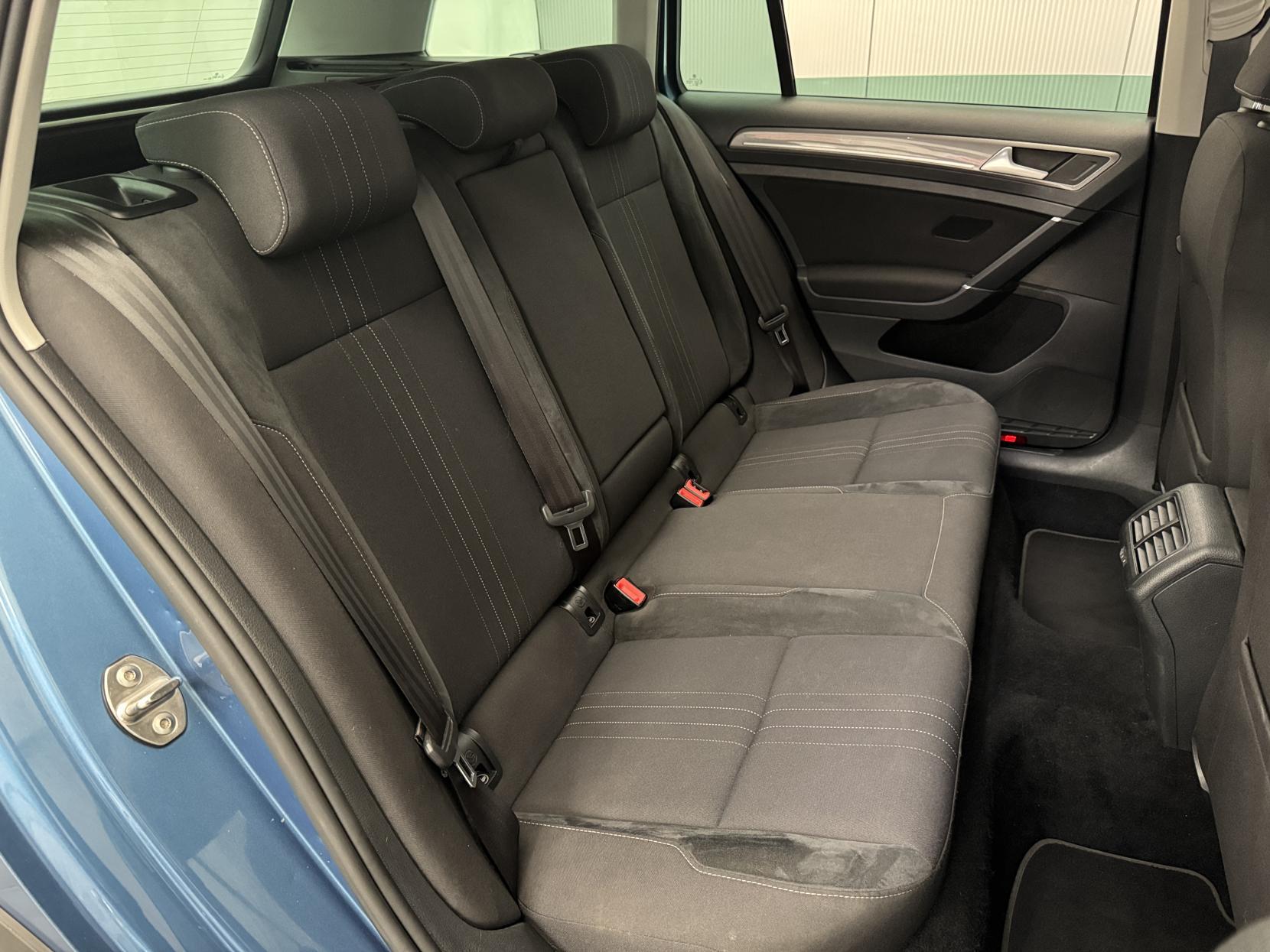 Volkswagen Golf view 47