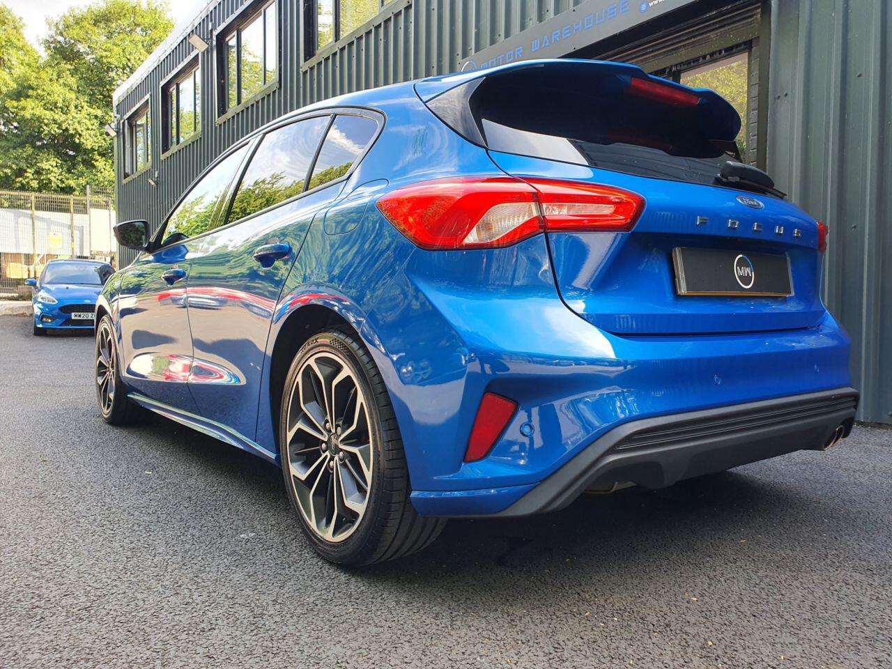 Ford Focus view 3