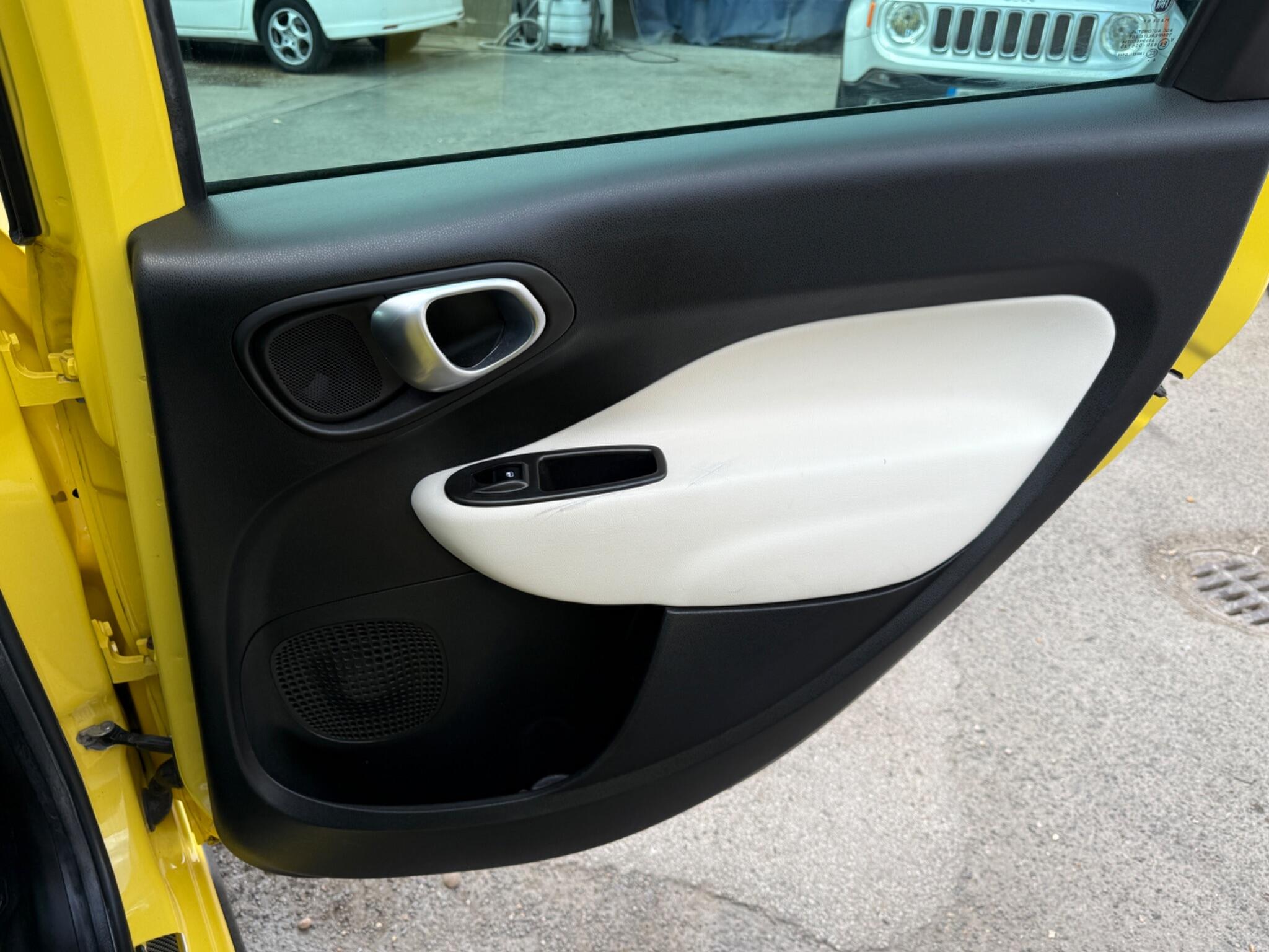 Fiat 500L - Image 38