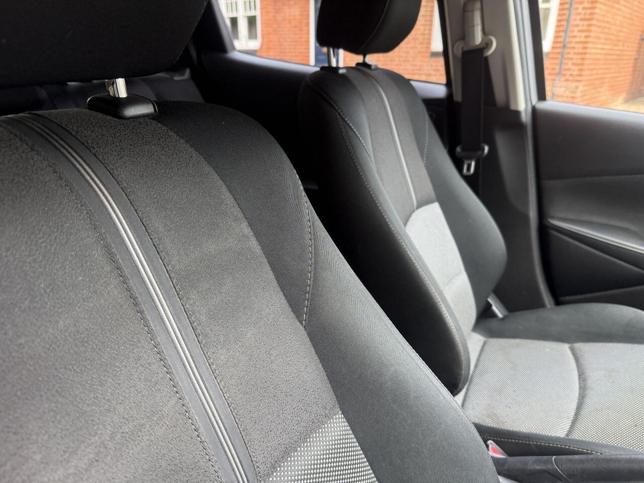 Mazda Mazda2 view 23