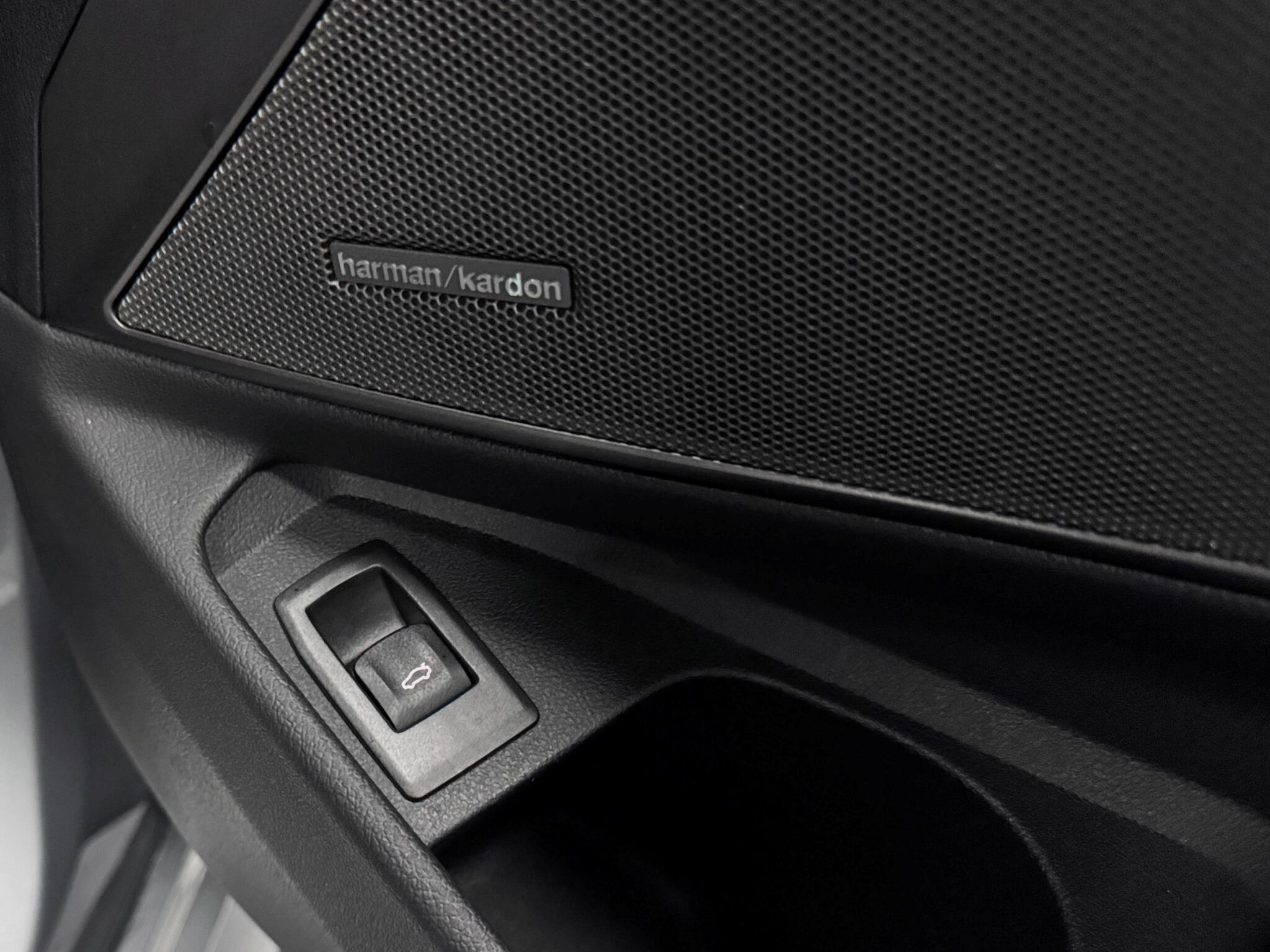 BMW 3 Series view 23
