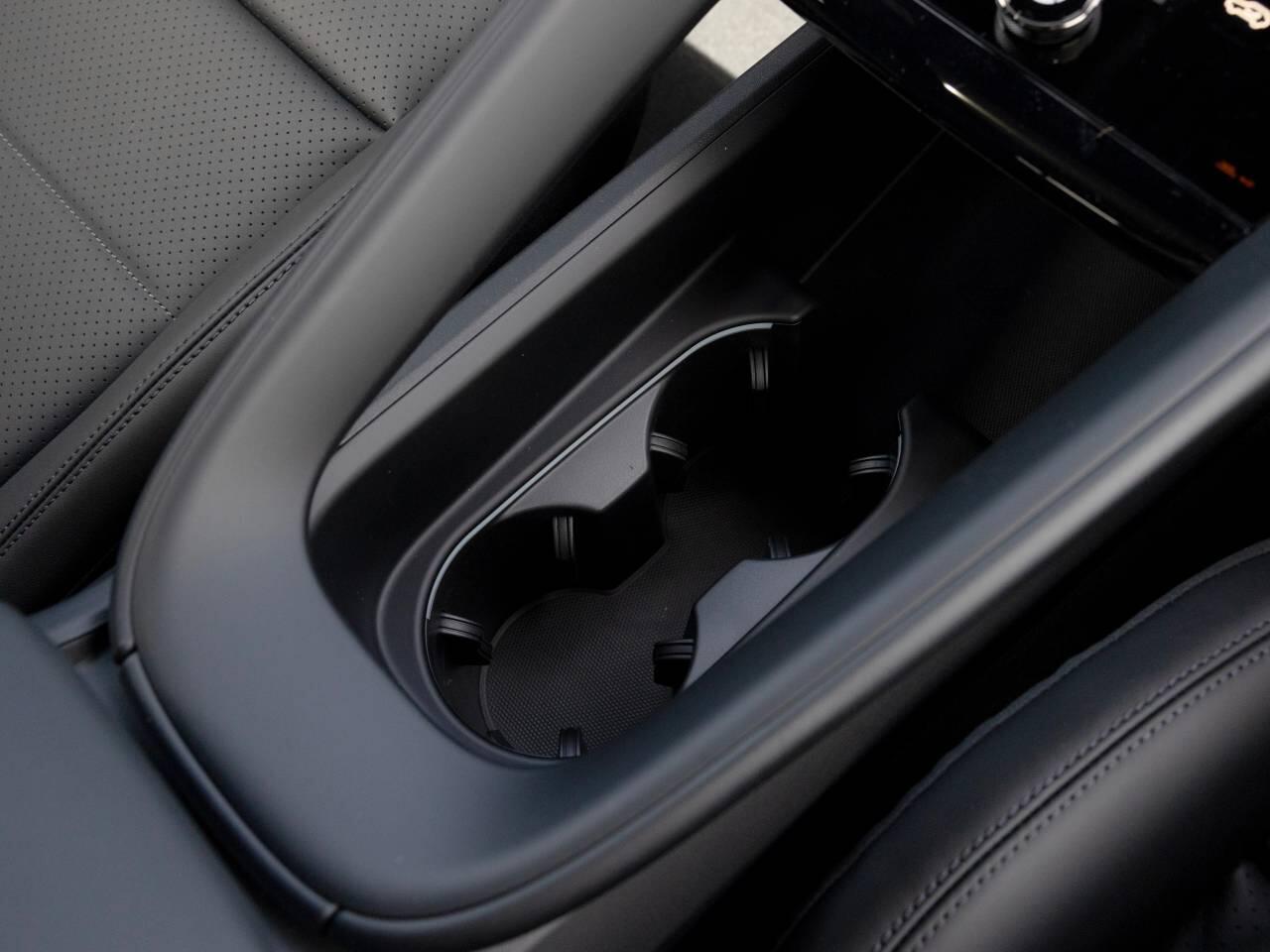 Porsche Macan view 45