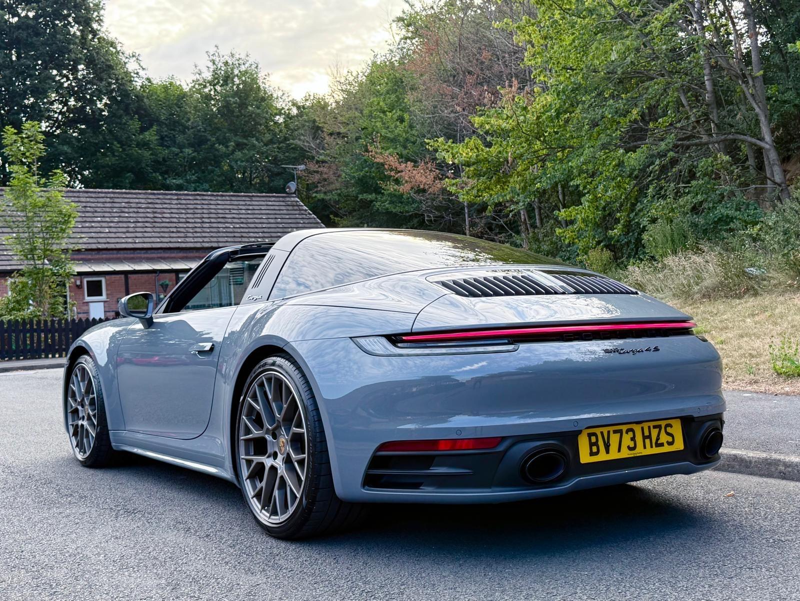 Porsche 911 view 6