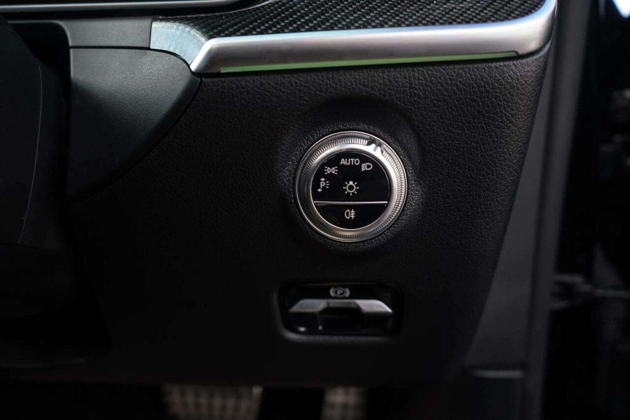 Mercedes-Benz C-Class view 48