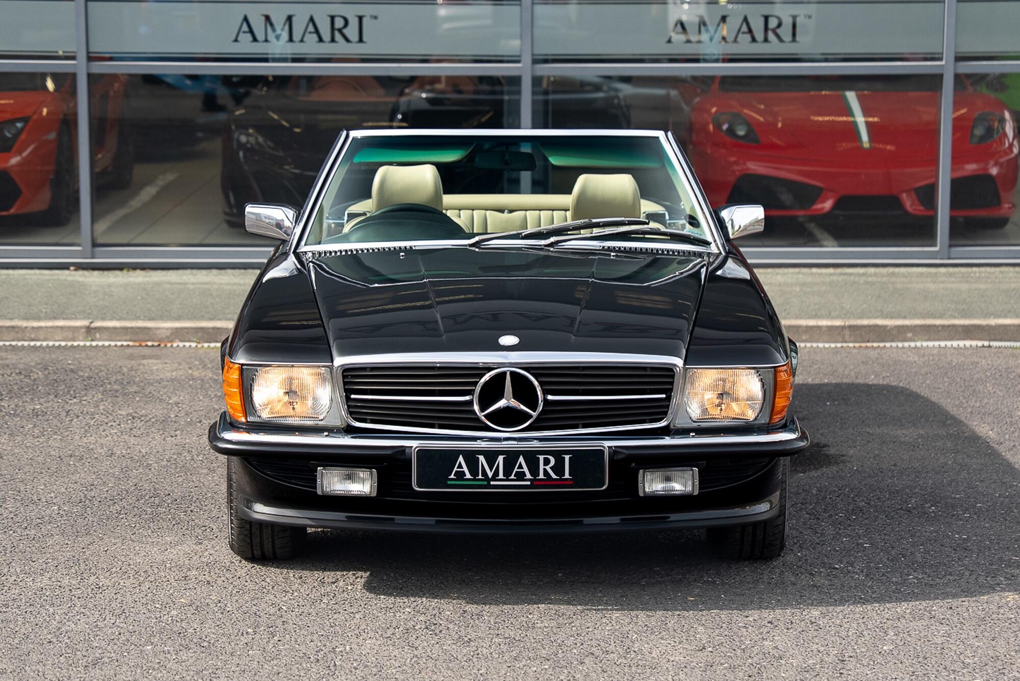 Mercedes-Benz 500 SL view 8