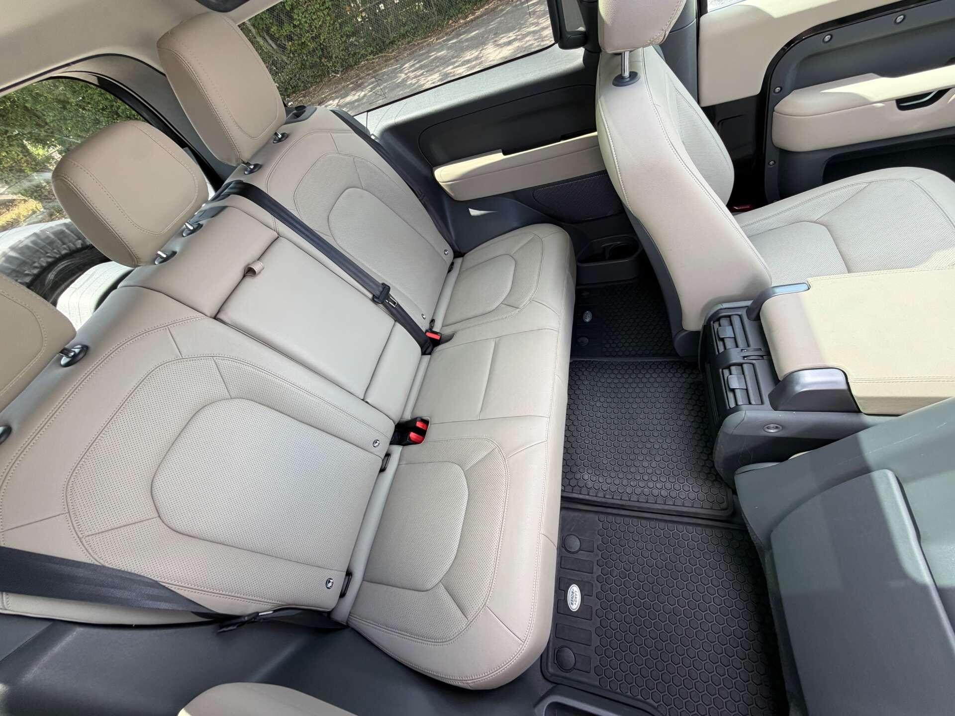 Land Rover Defender view 28
