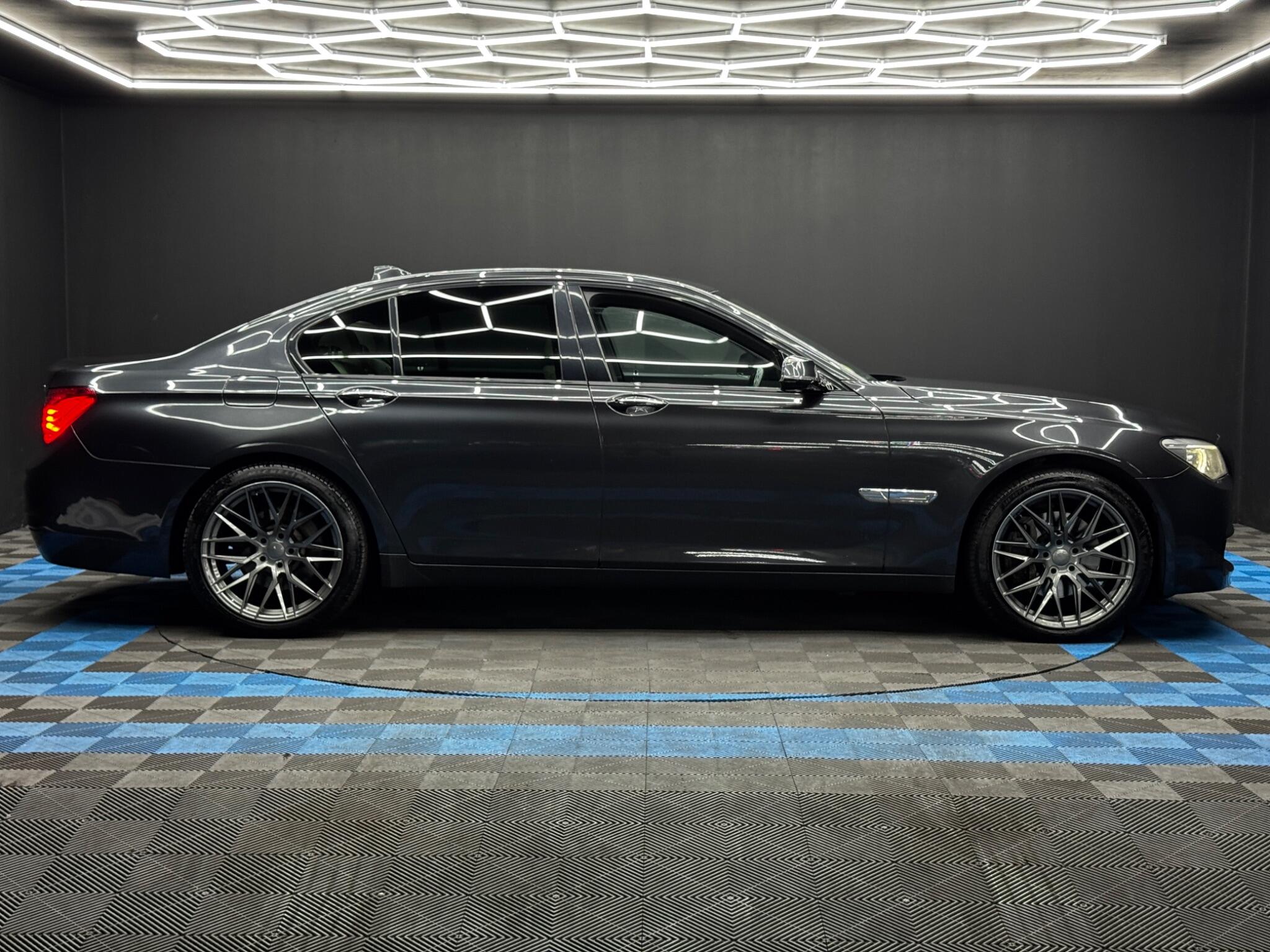 BMW 7 Series view 4