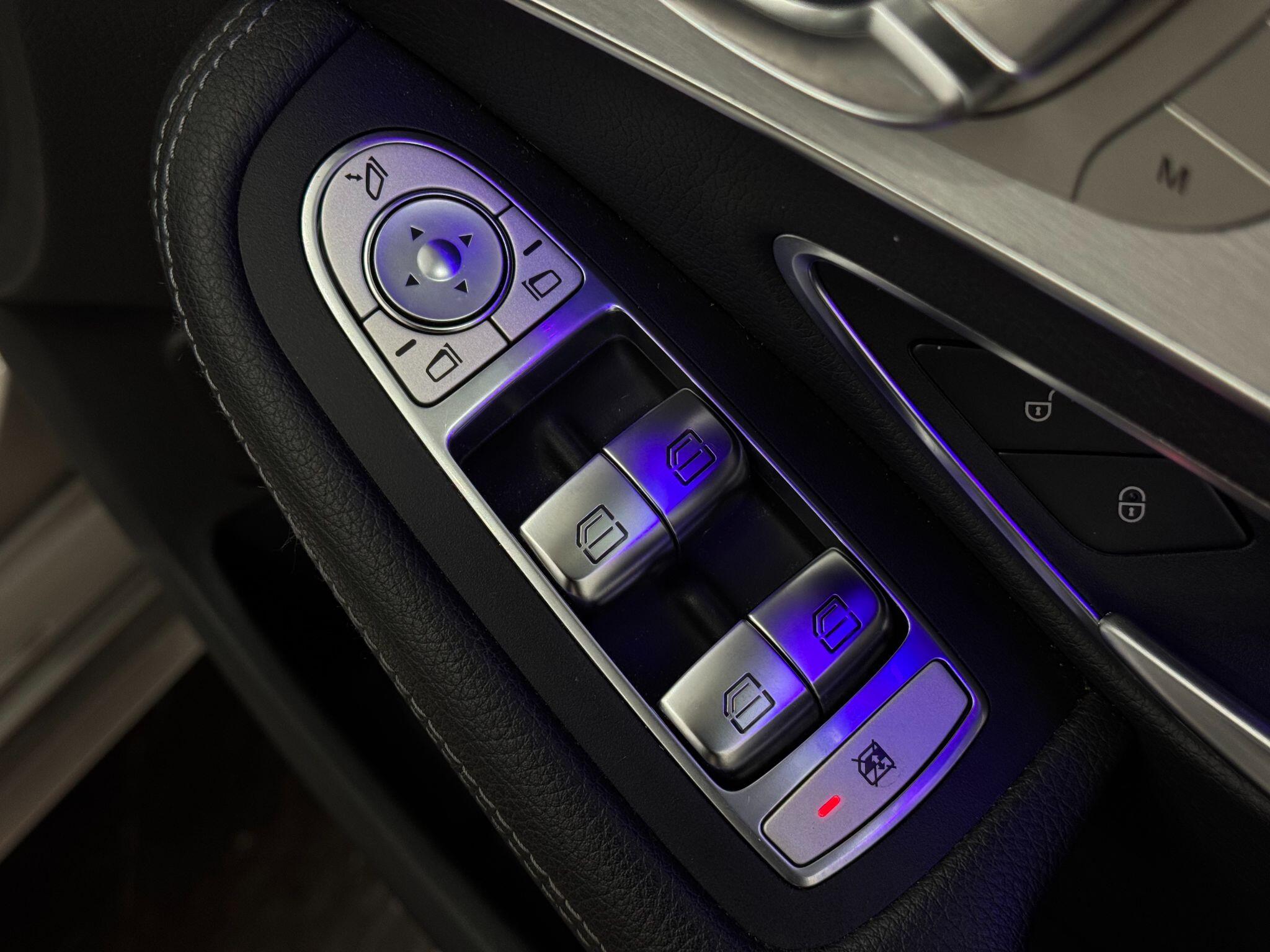 Mercedes-Benz C-Class view 28