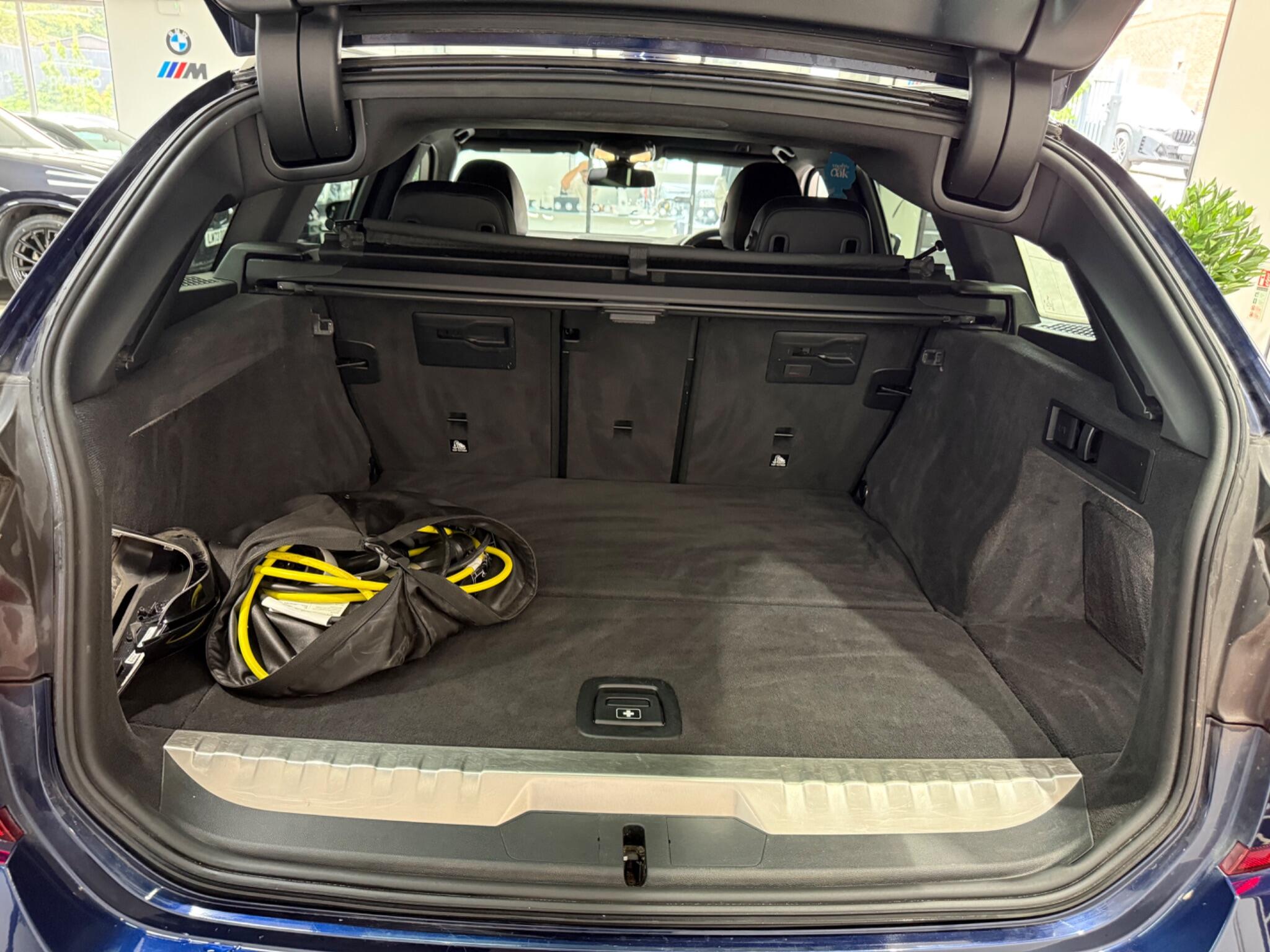 BMW 3 Series view 23