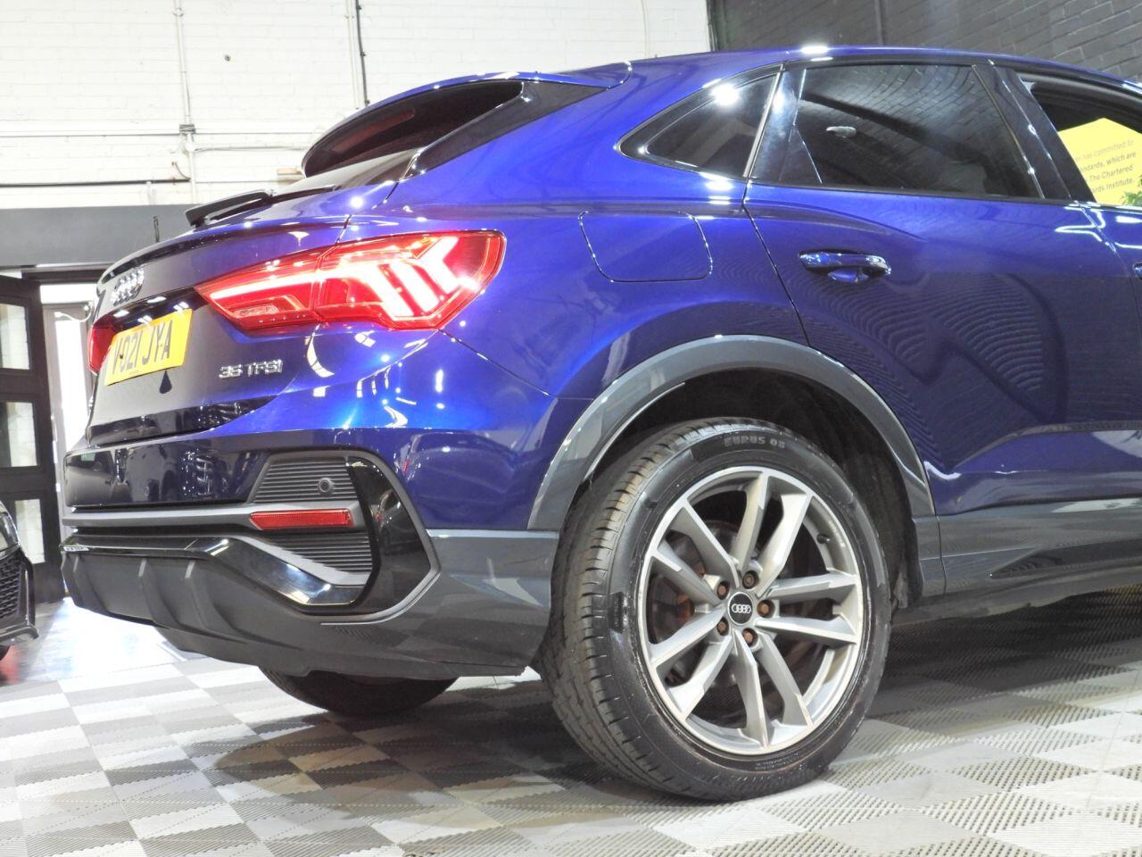 Audi Q3 view 11