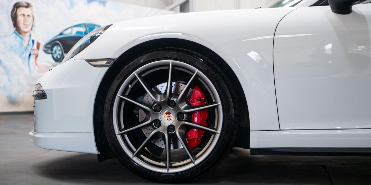 Porsche 911 view 9