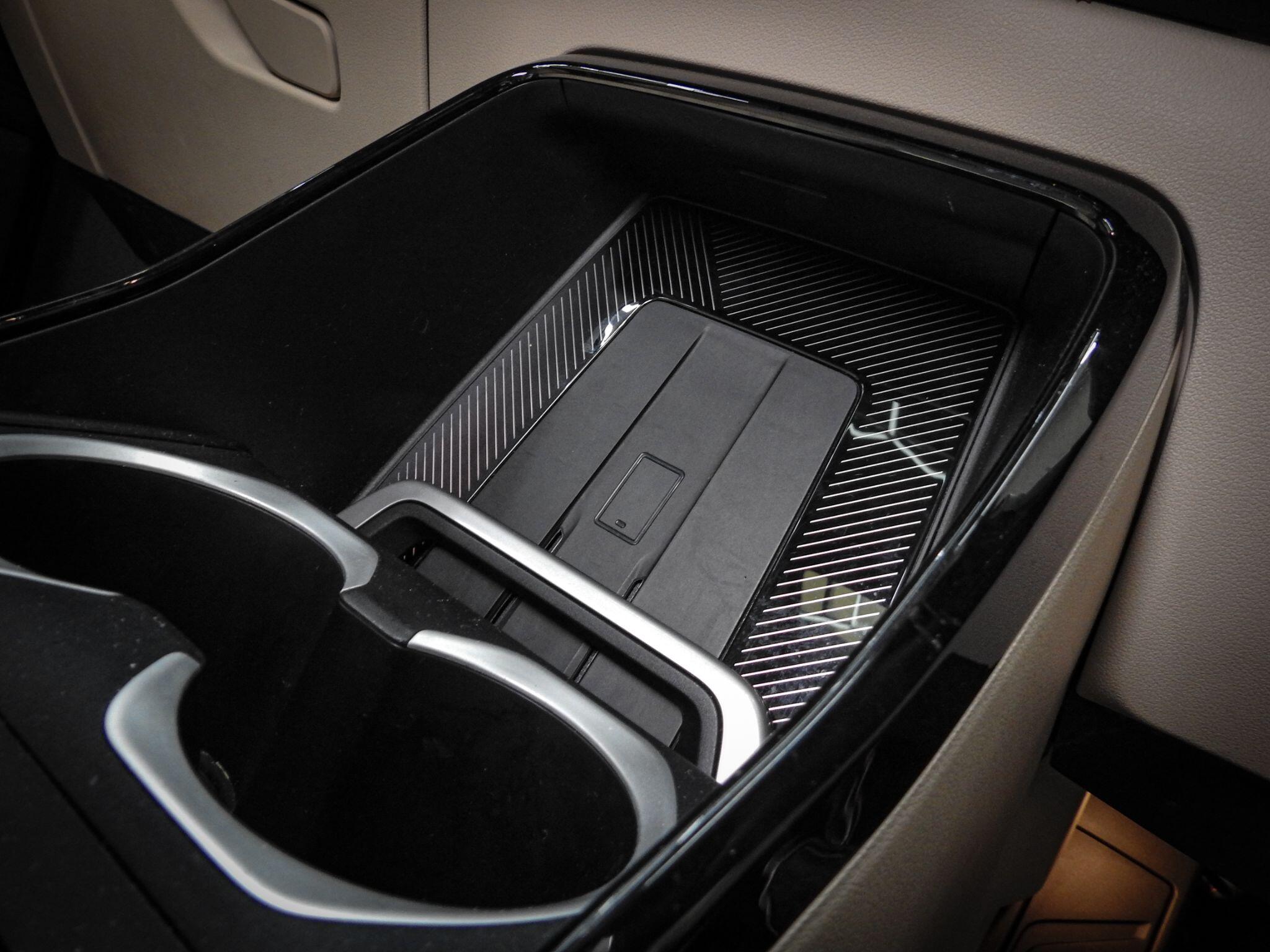 BMW Ix1 view 34