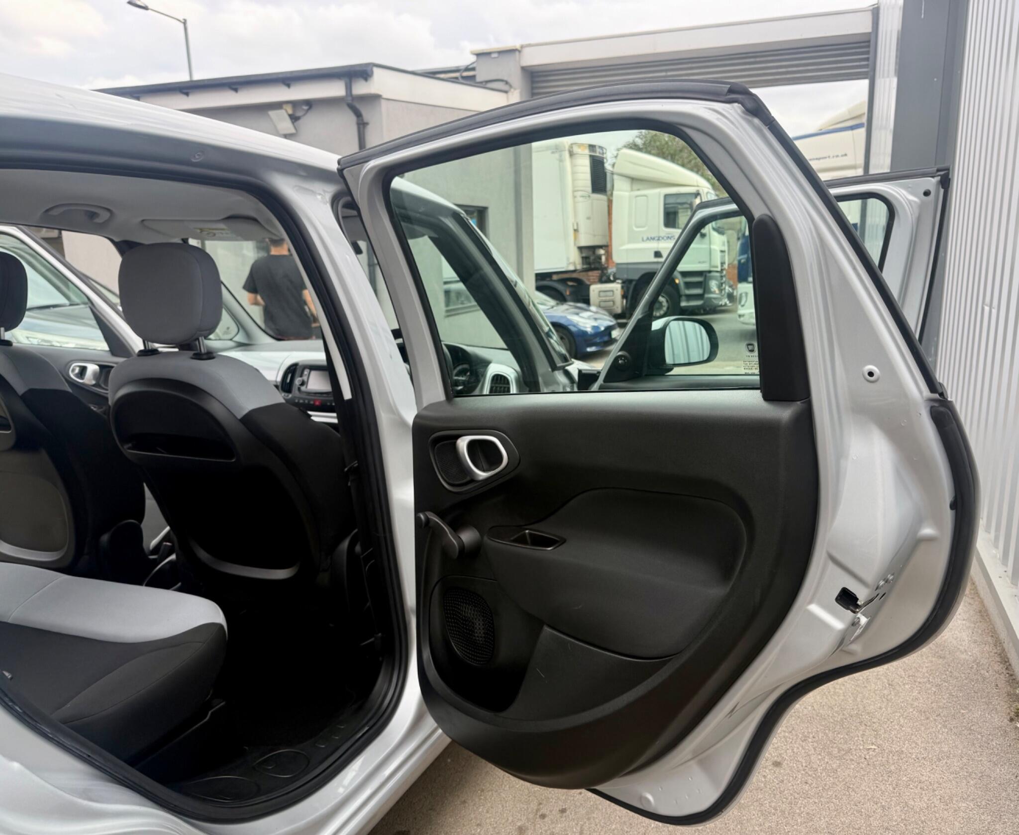 Fiat 500l view 16