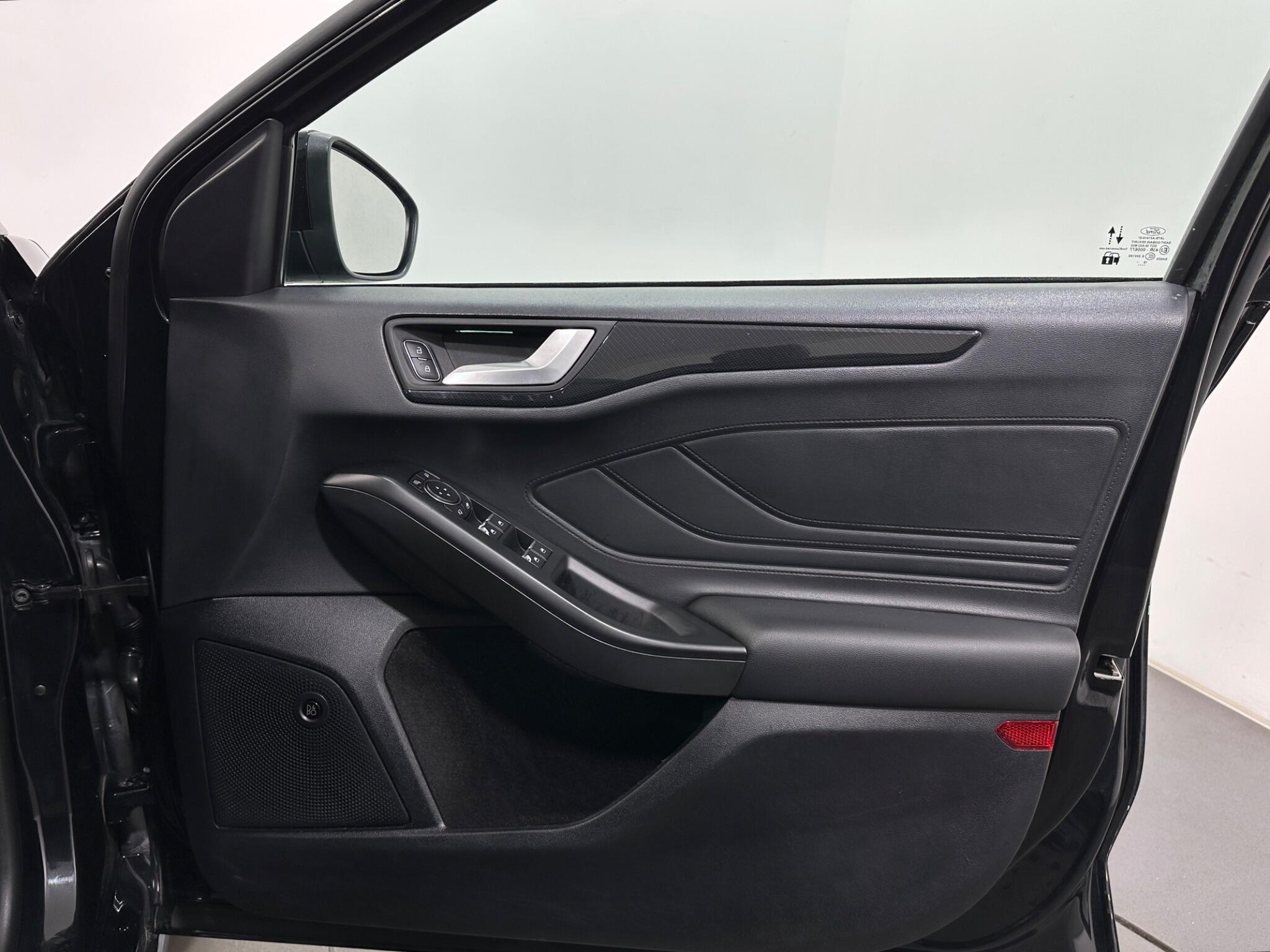 Ford Focus view 33
