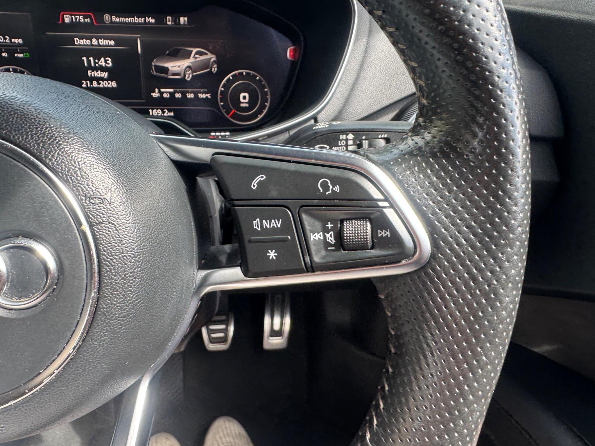 Audi TT view 39