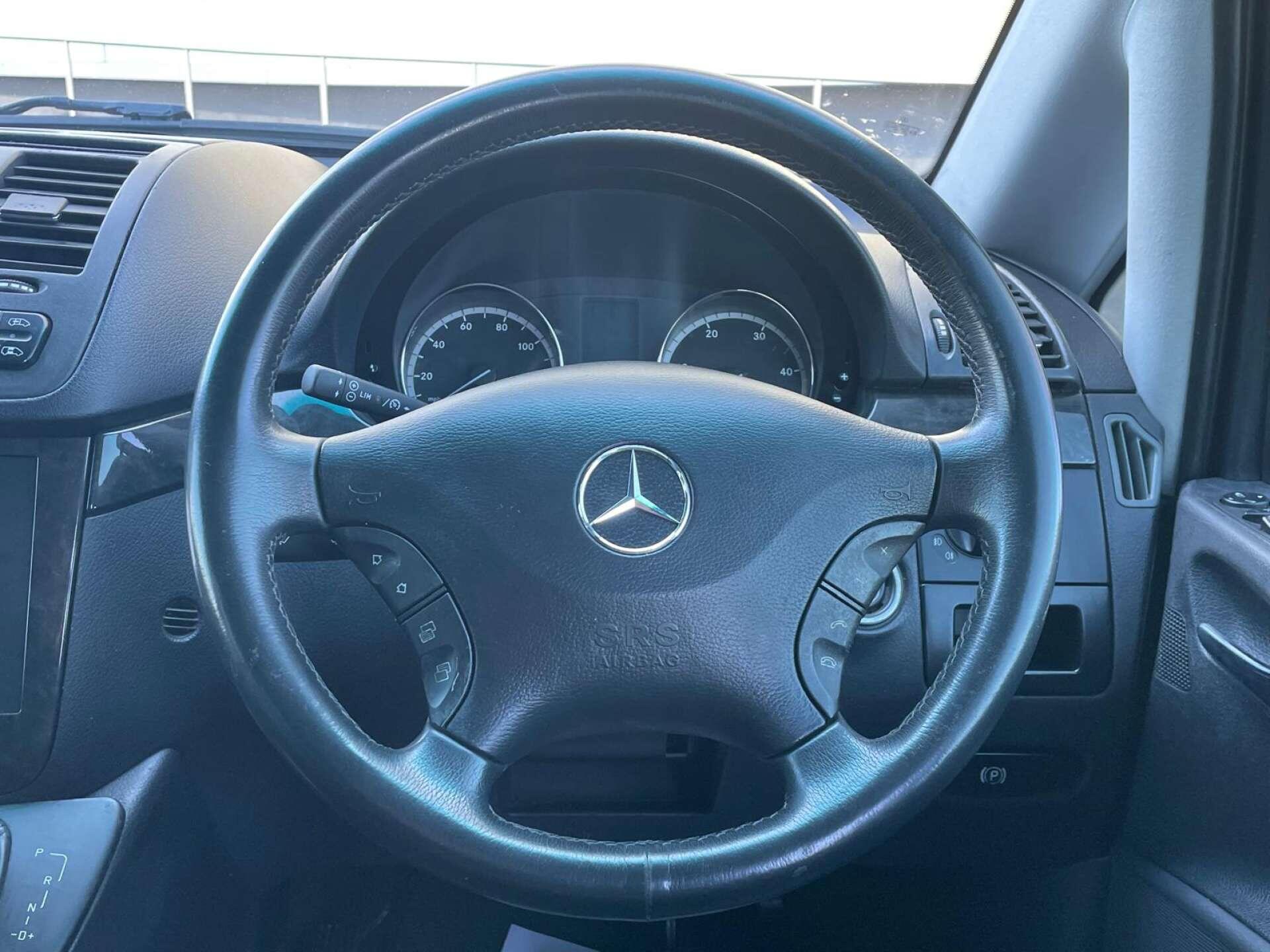 Mercedes-Benz Viano view 13