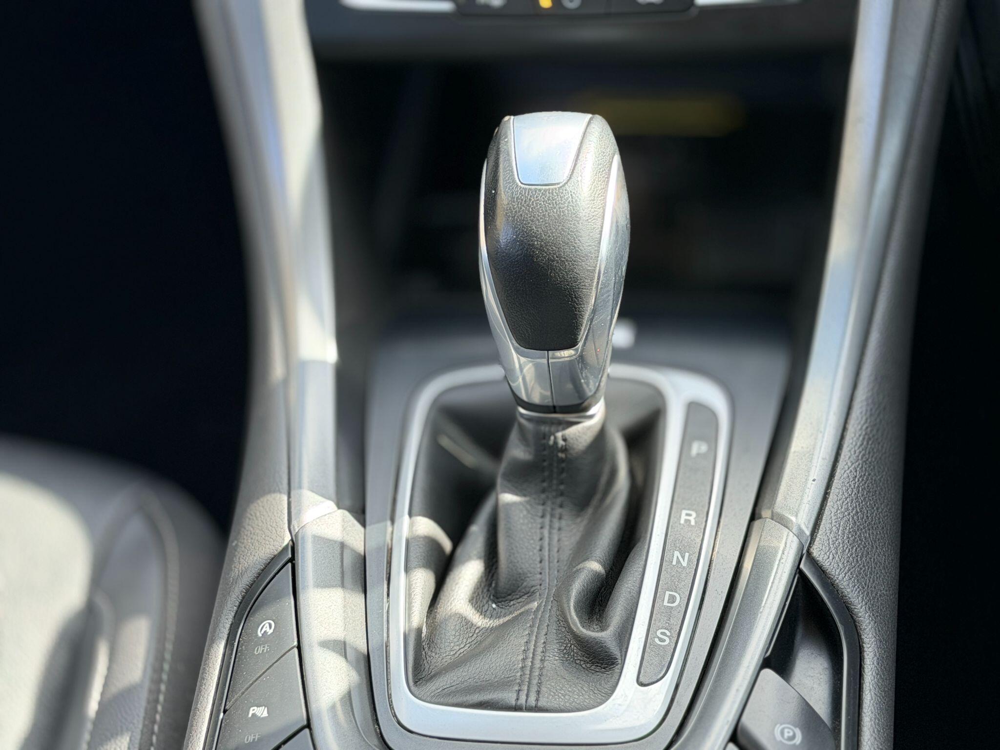 Ford Mondeo view 40