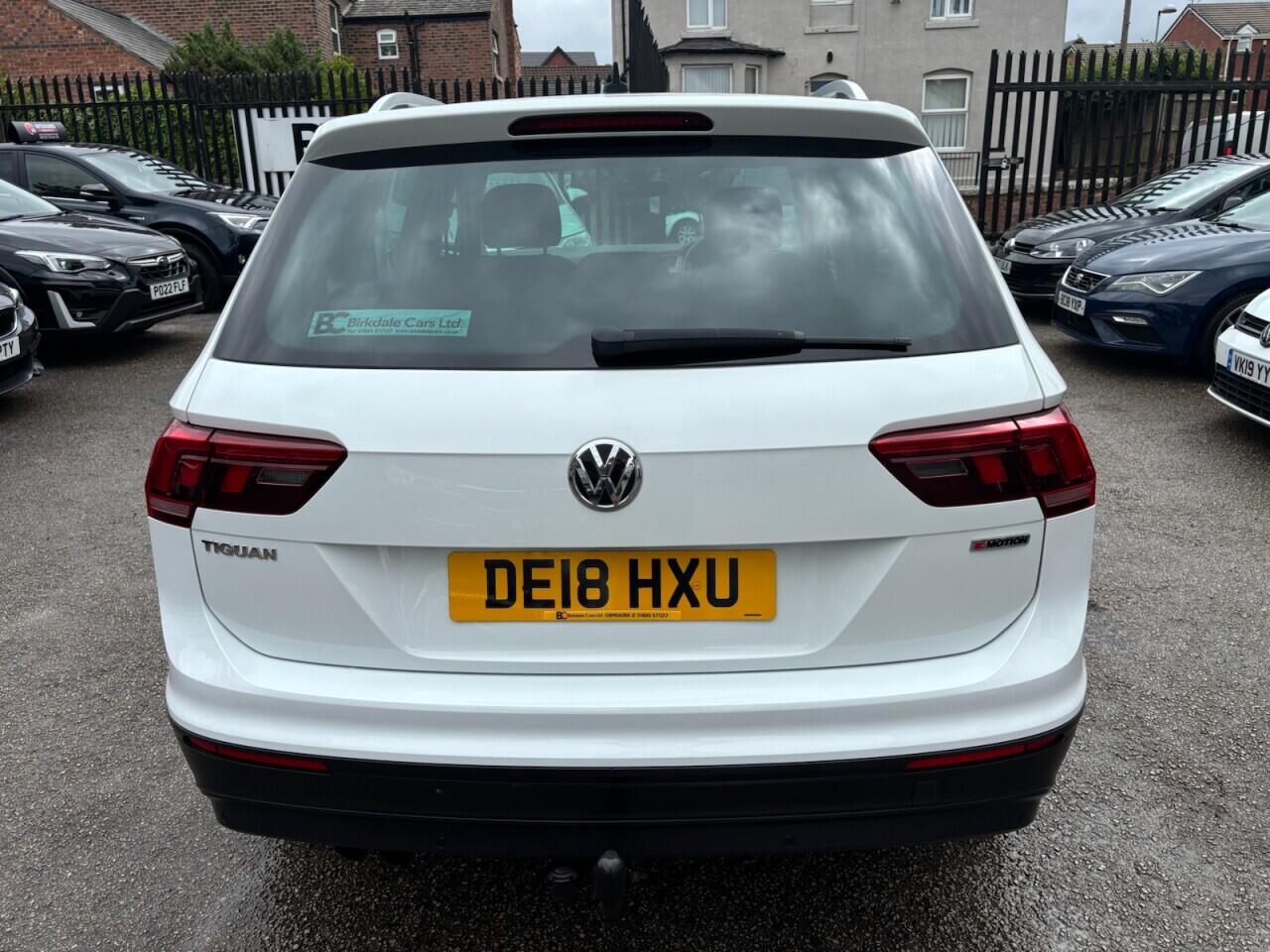 Volkswagen Tiguan view 5