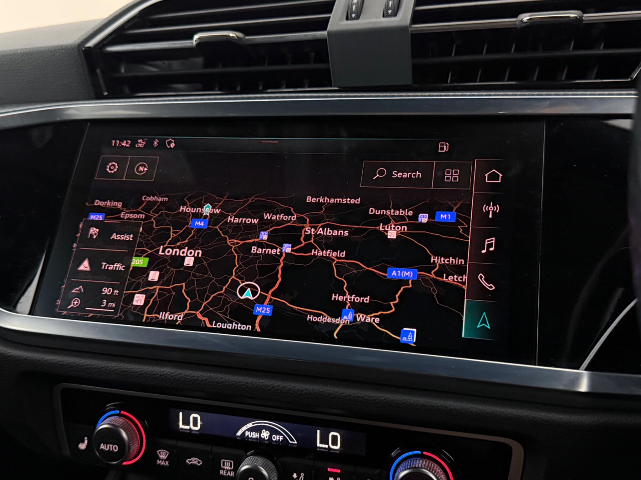 Audi Q3 view 31
