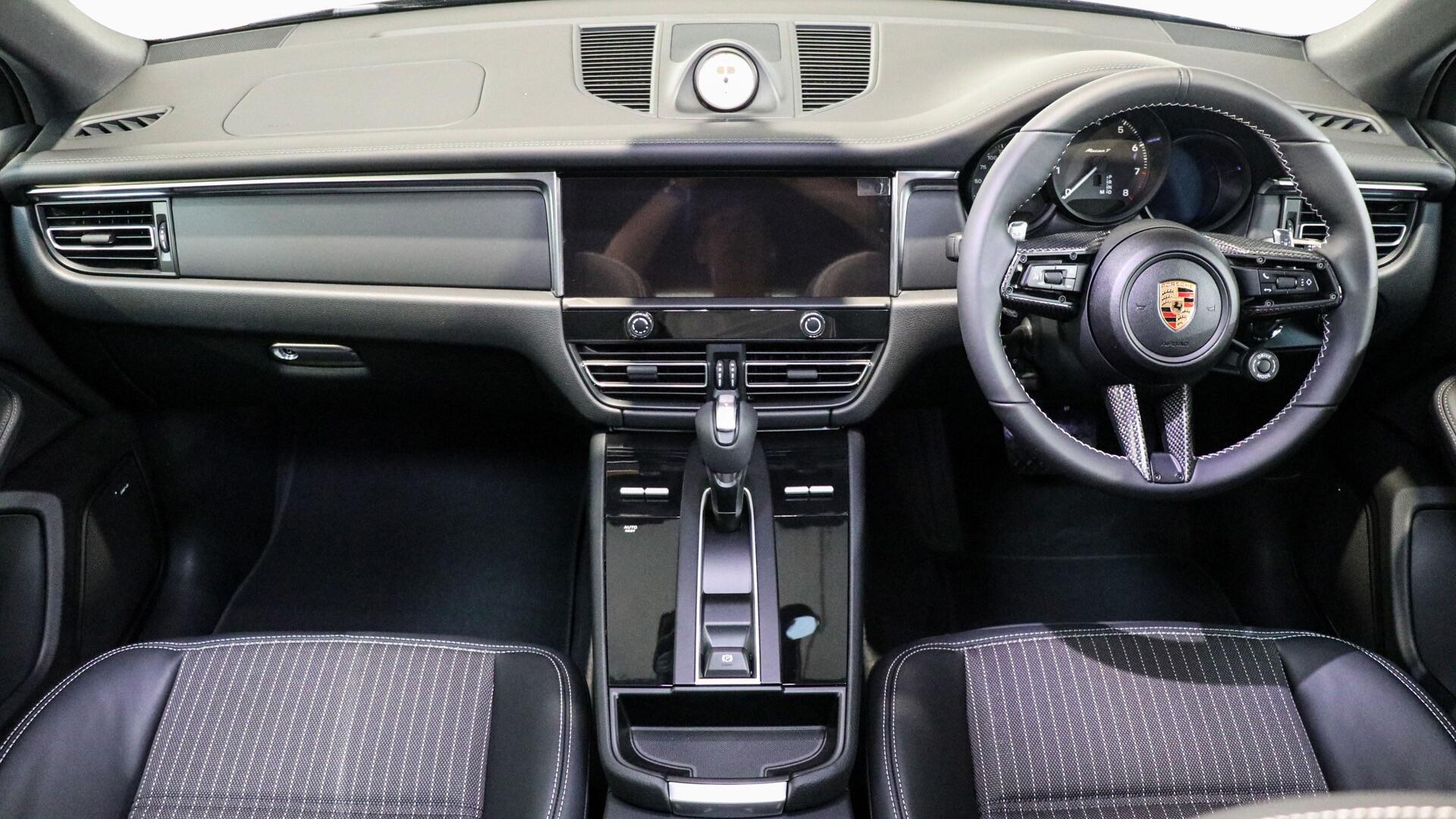 Porsche Macan view 10