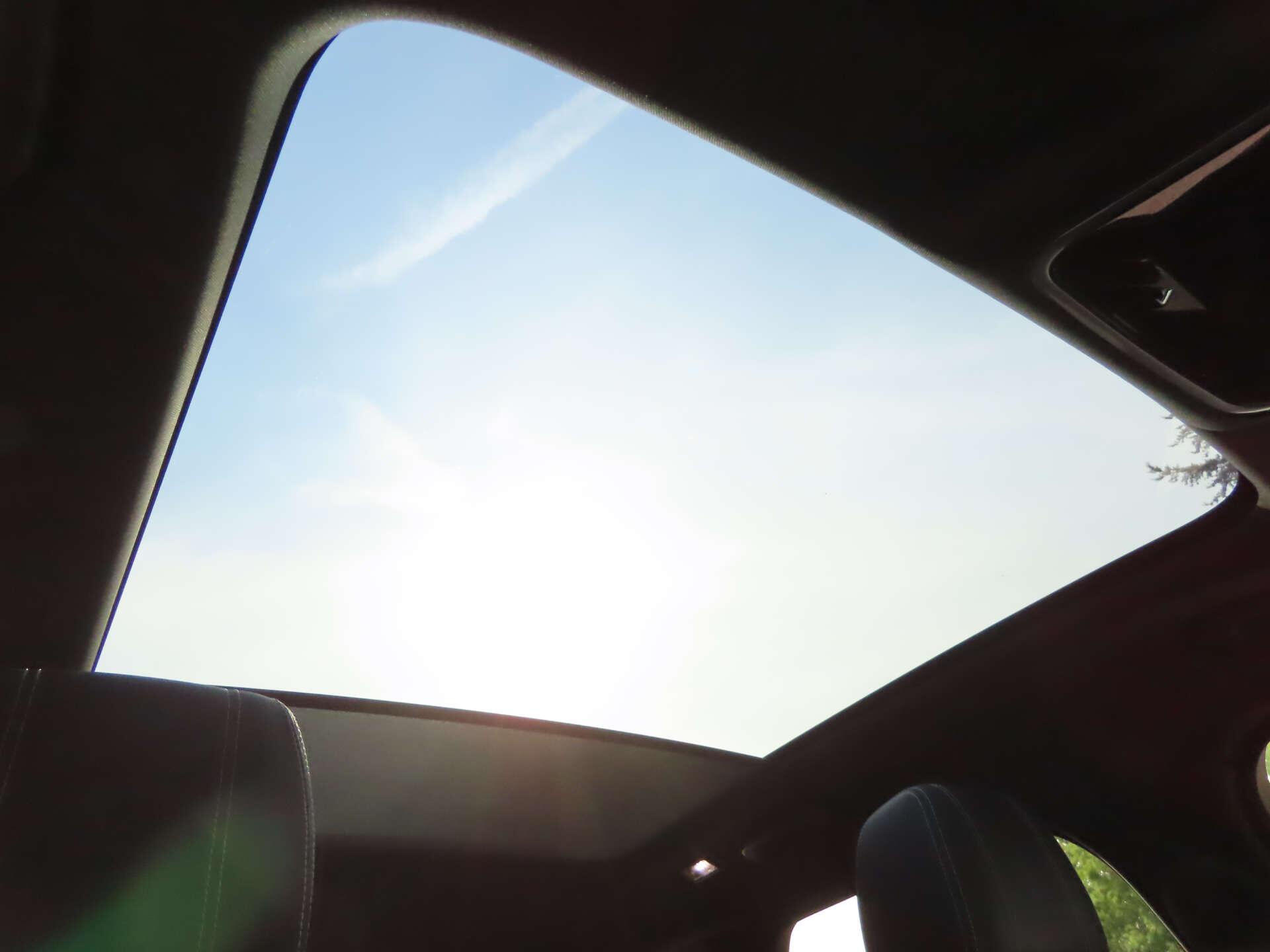 Land Rover Range Rover Velar view 16