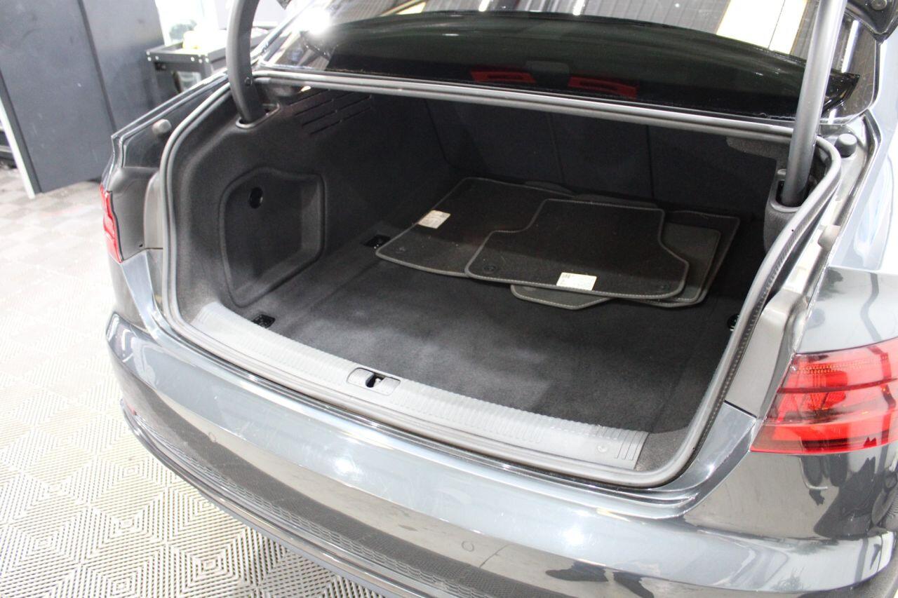 Audi A4 view 9
