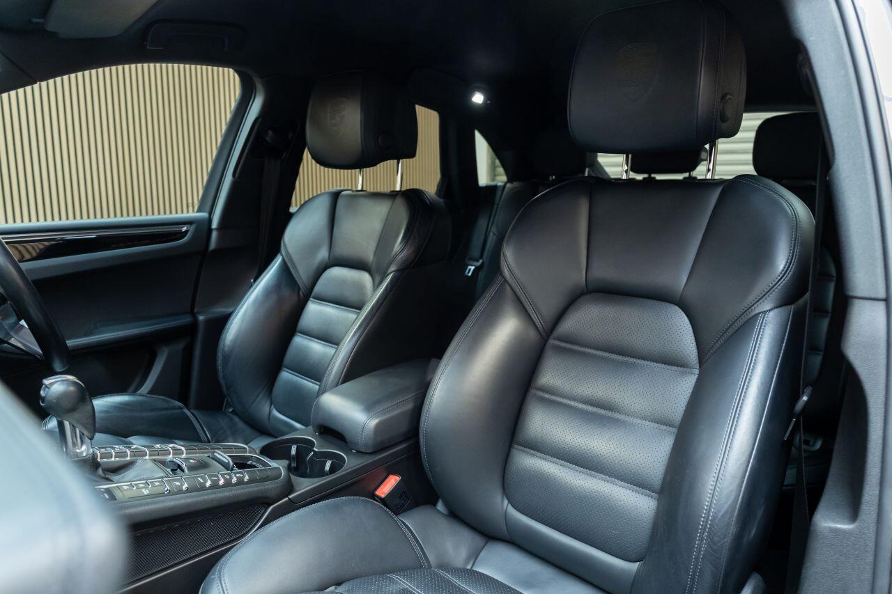 Porsche Macan view 20