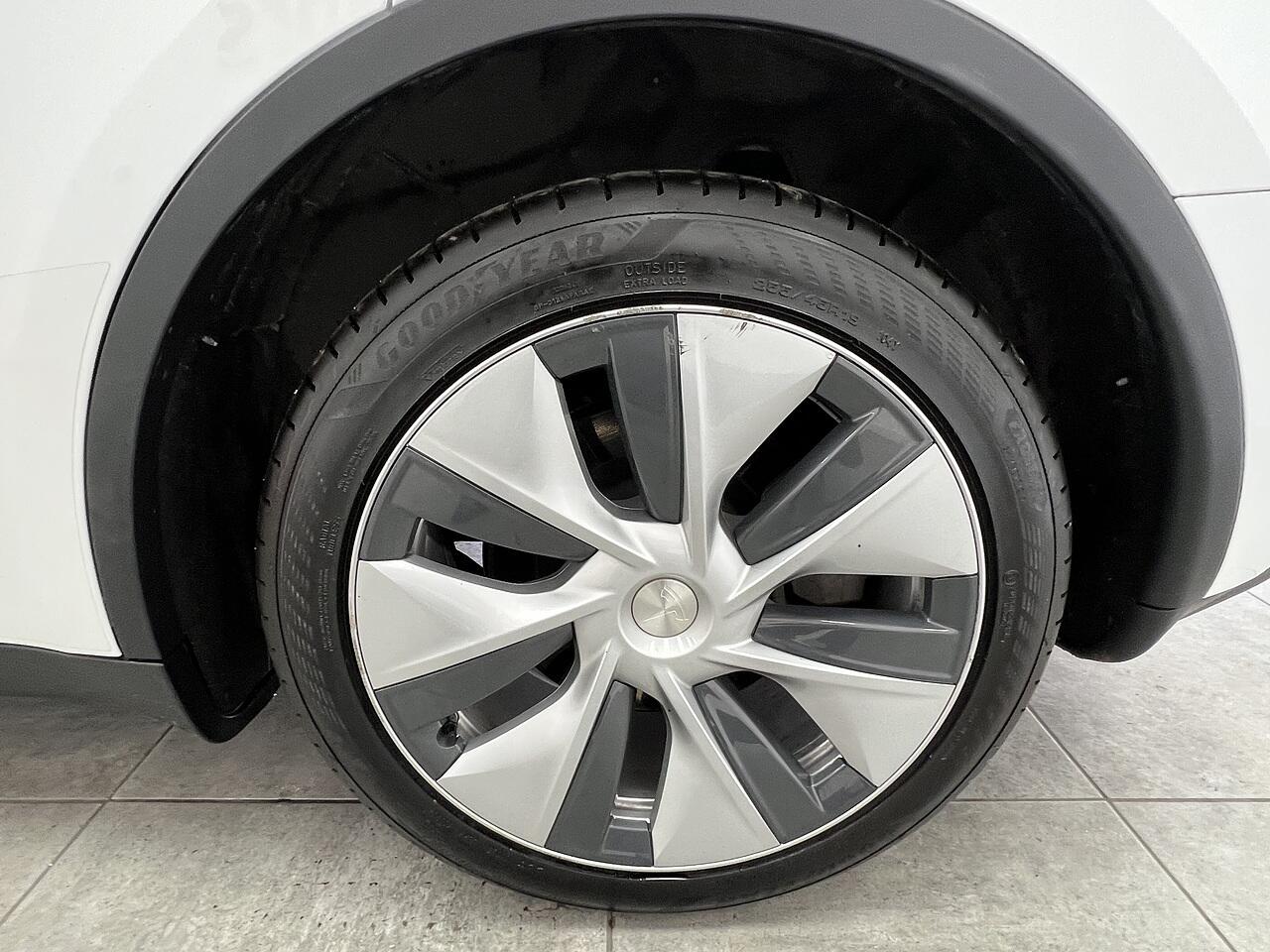 Tesla Model Y view 21