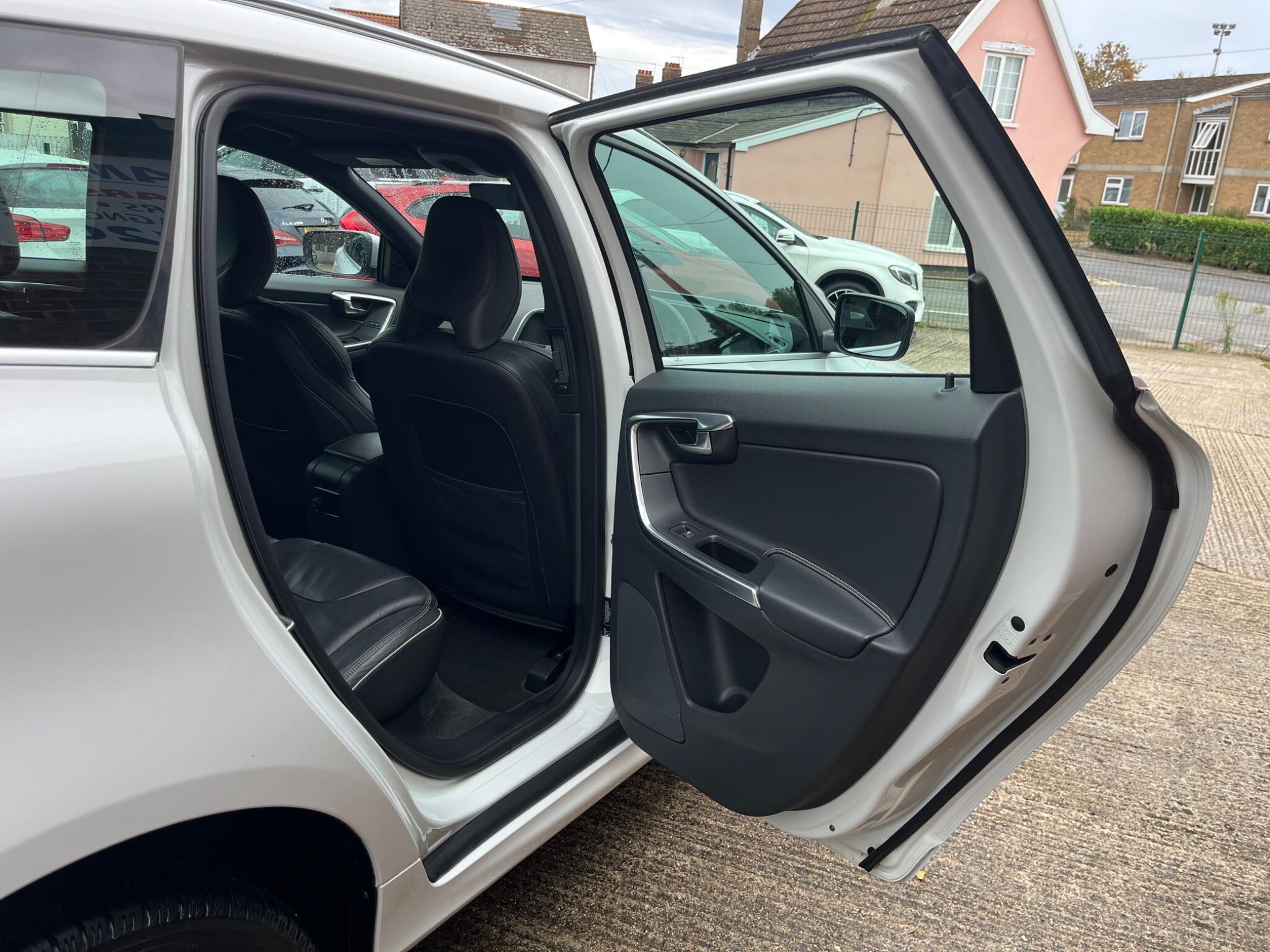 Volvo XC60 view 42