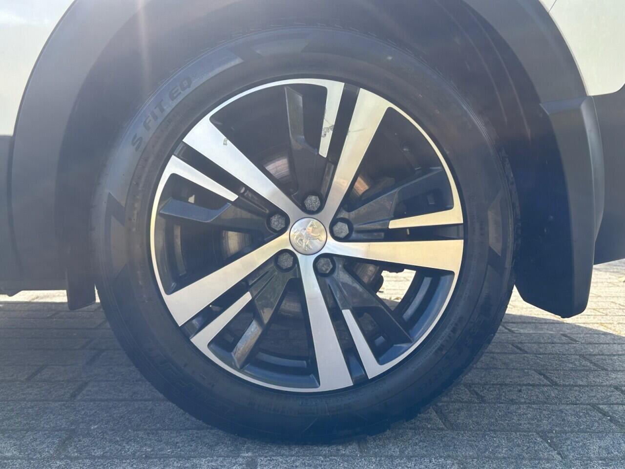 Peugeot 5008 view 17