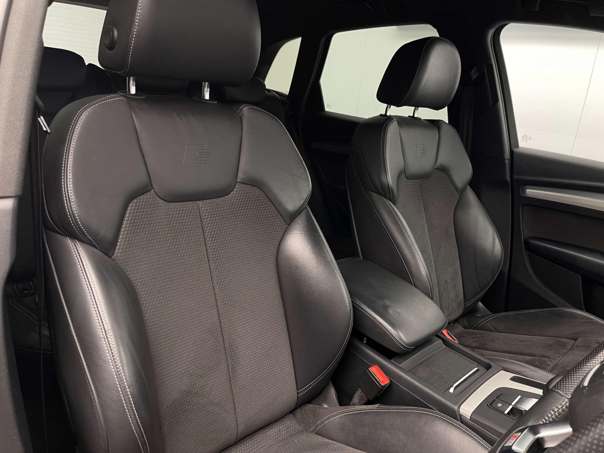Audi Q5 view 11