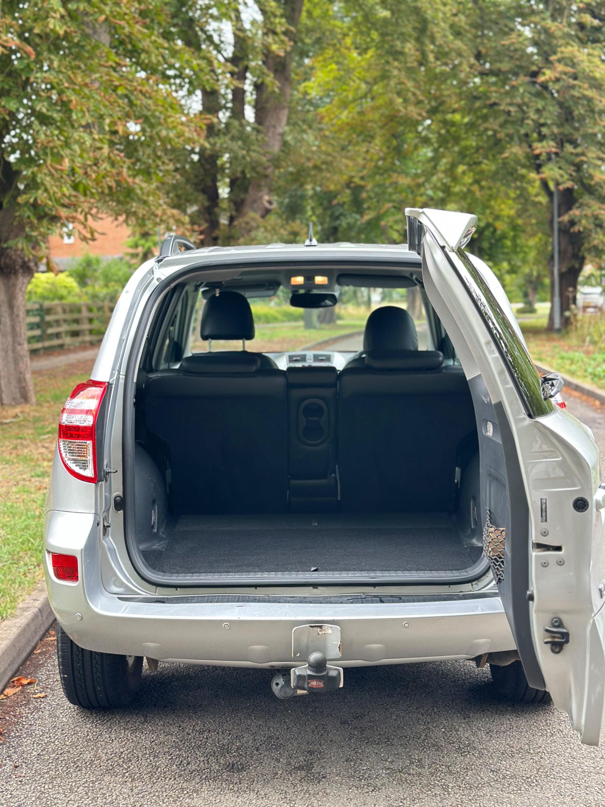 2010 Toyota RAV4 image 12