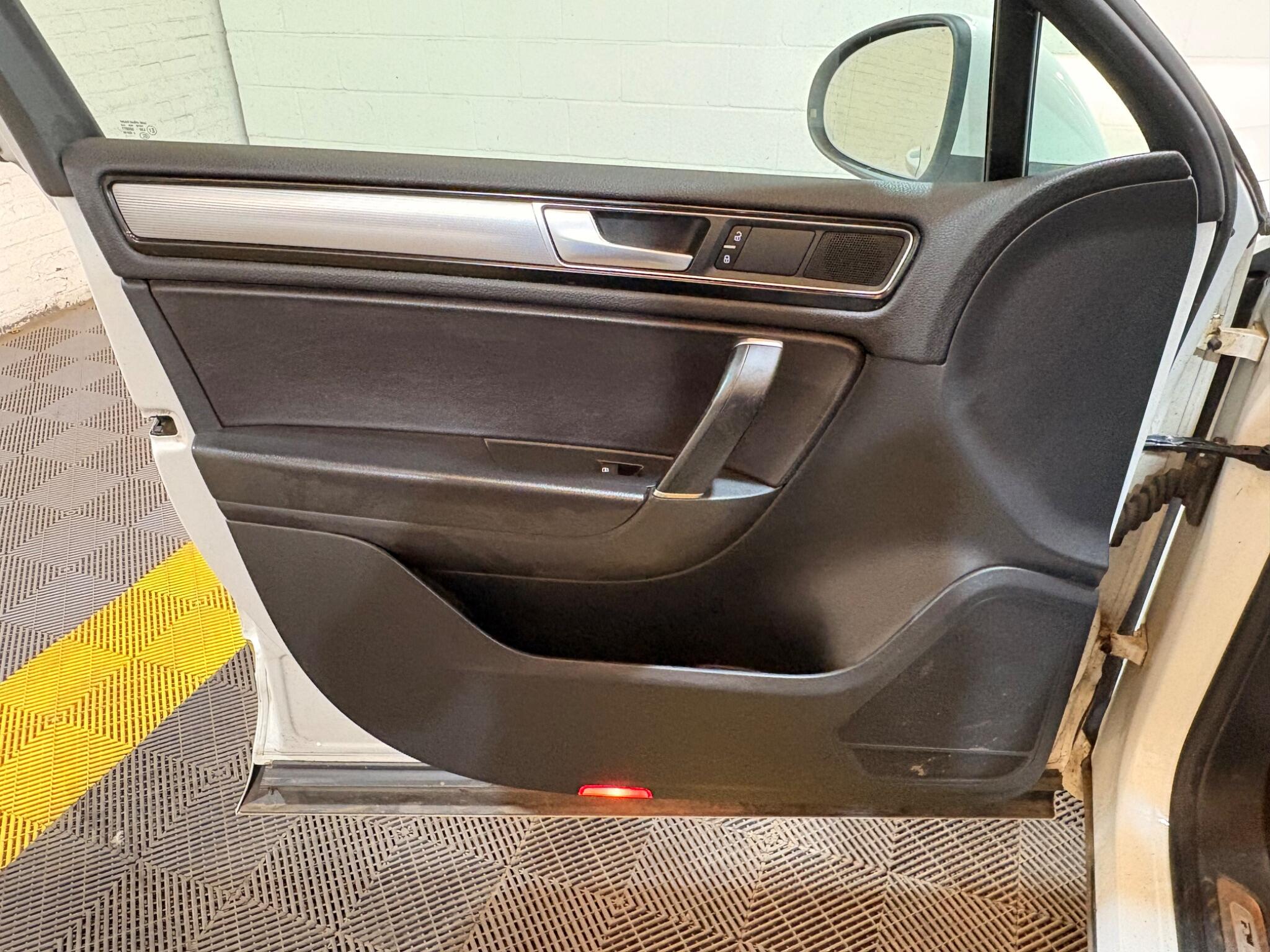 Volkswagen Touareg view 70