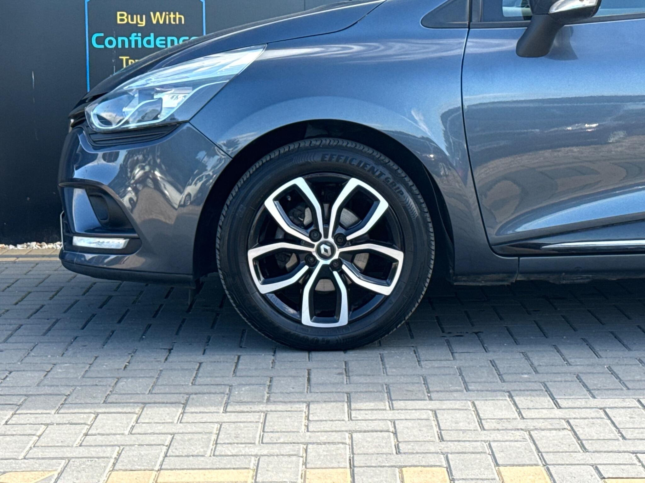 Renault Clio view 11