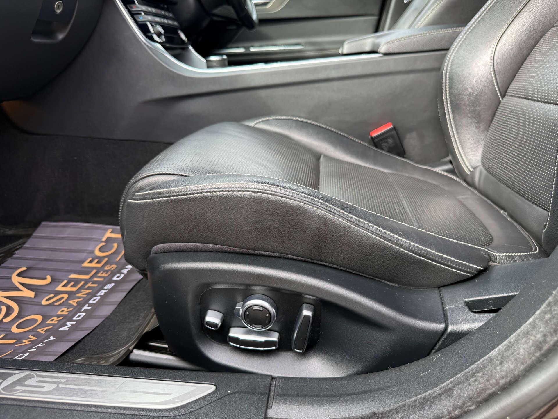 Jaguar XF view 71