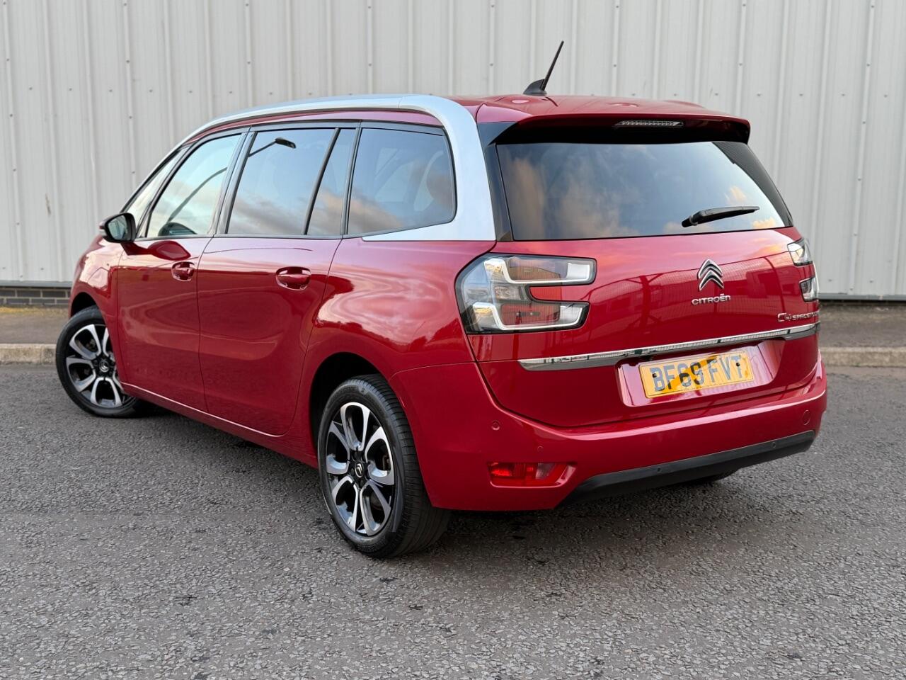 Citroen Grand C4 Spacetourer view 6