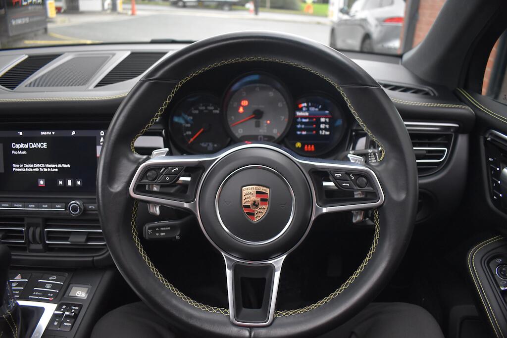 Porsche Macan view 65