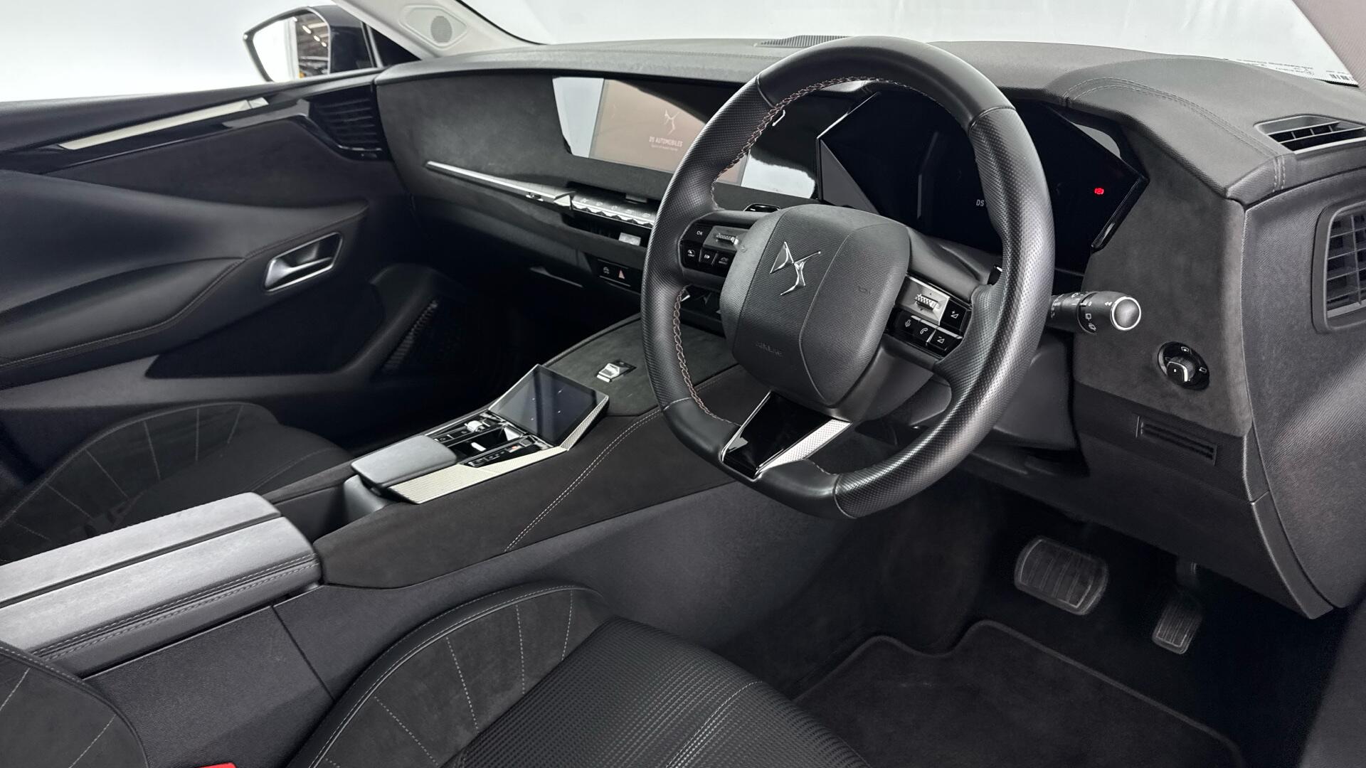 DS Automobiles DS 4 view 9