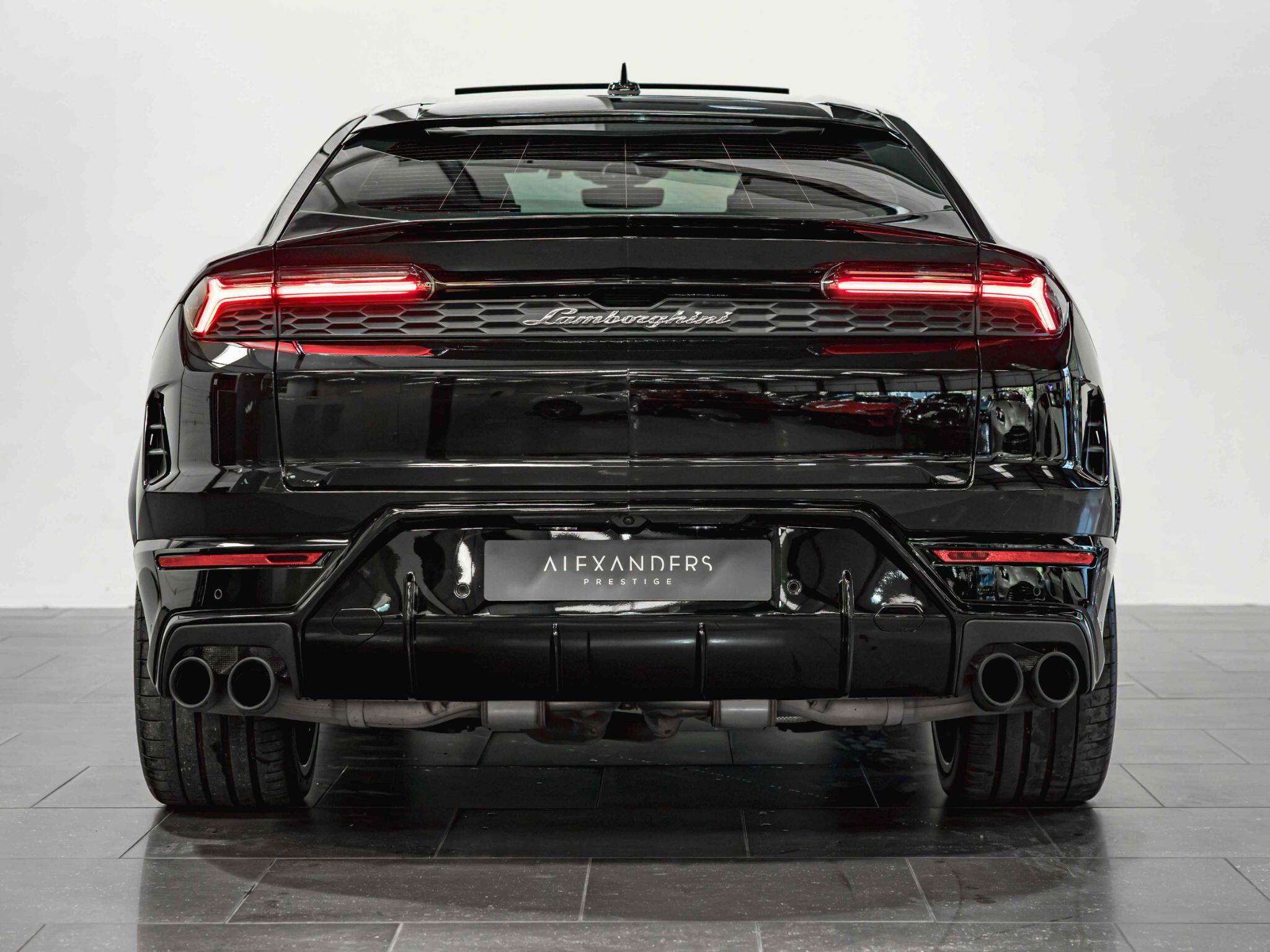 Lamborghini Urus view 11