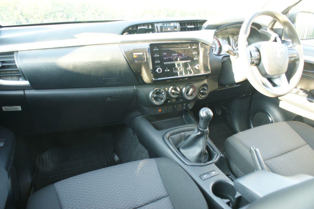 Toyota Hilux view 30