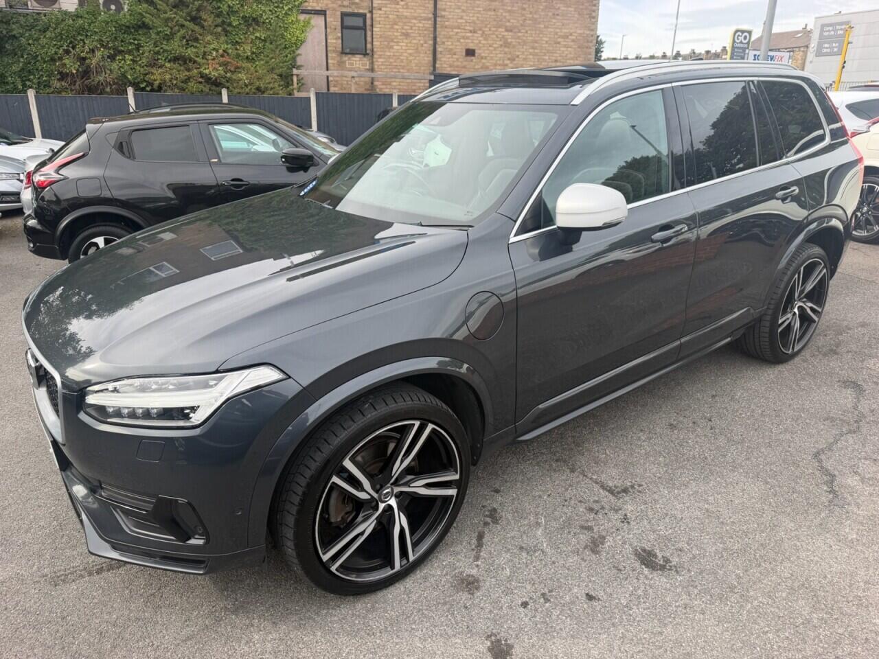 Volvo XC90 view 5