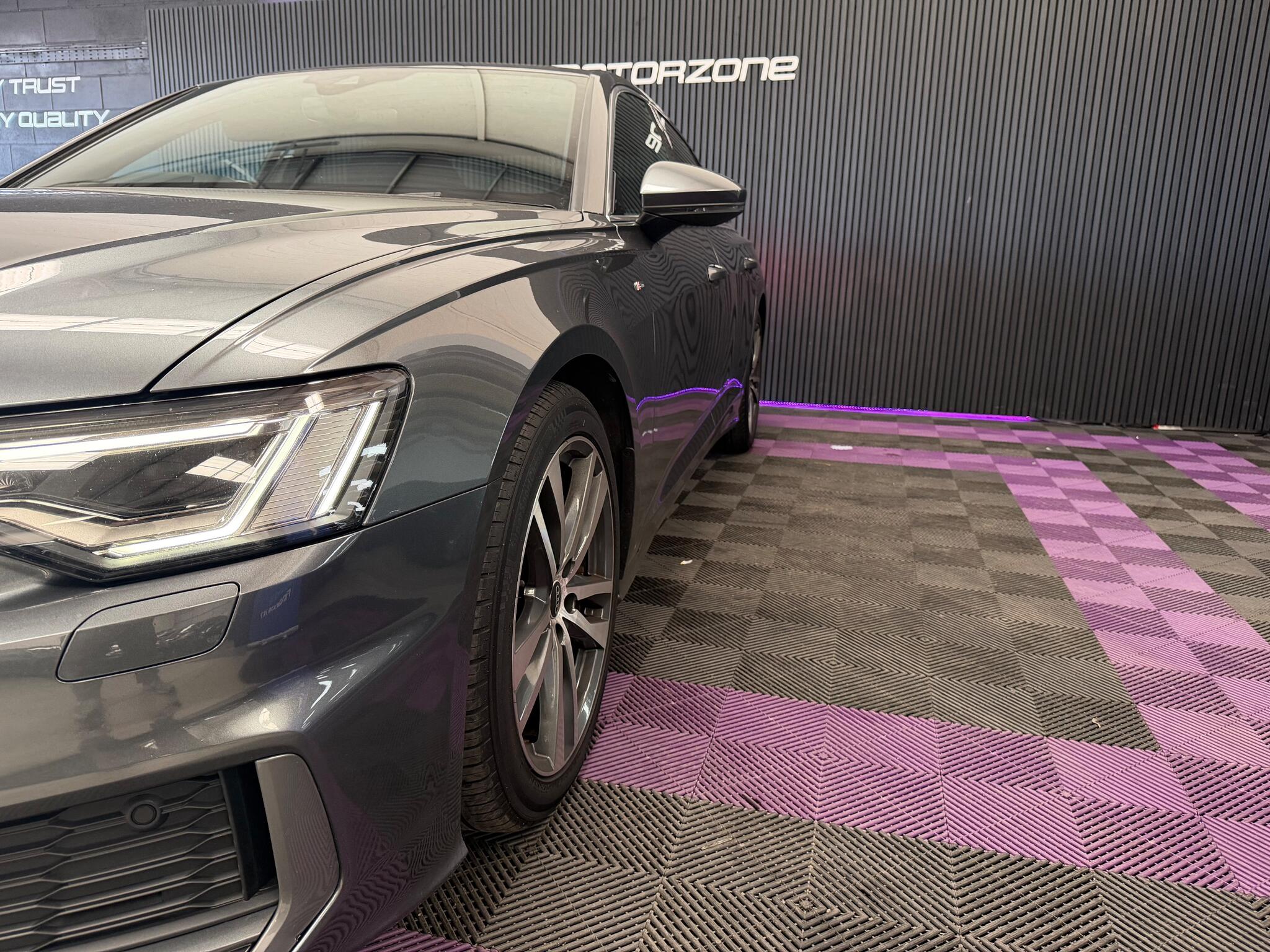 Audi A6 view 12