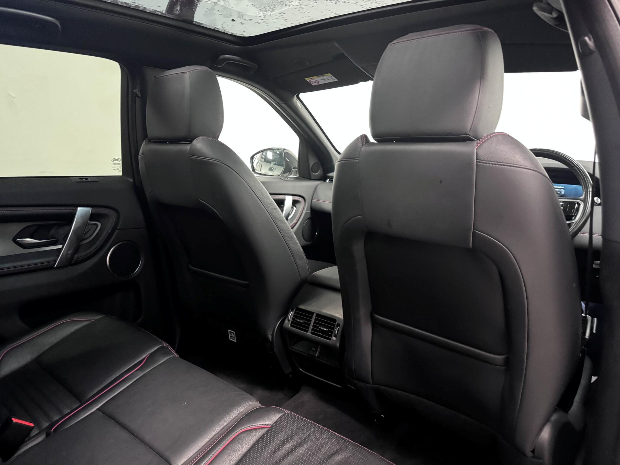 Land Rover Discovery Sport view 12