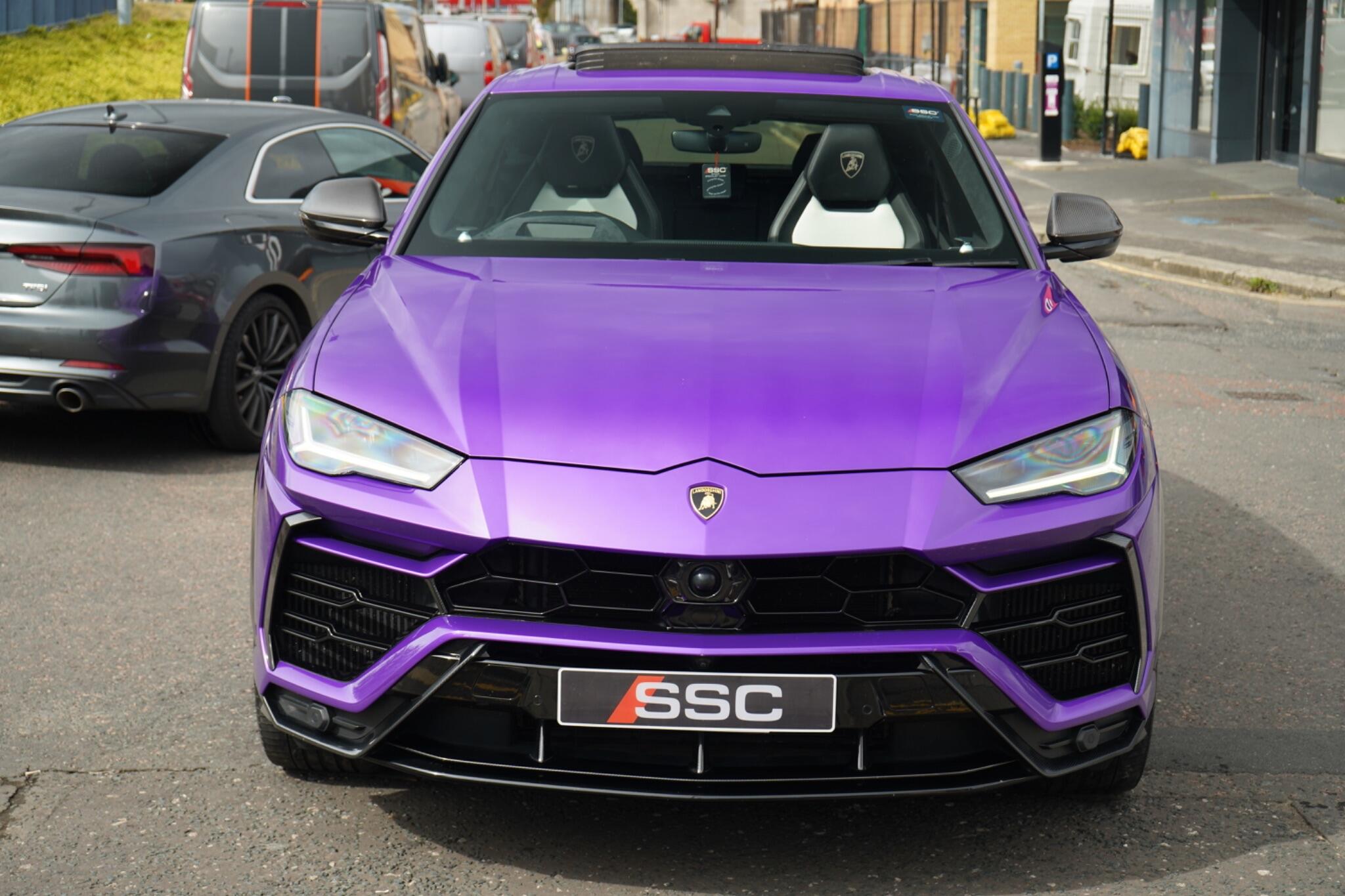 Lamborghini Urus view 5