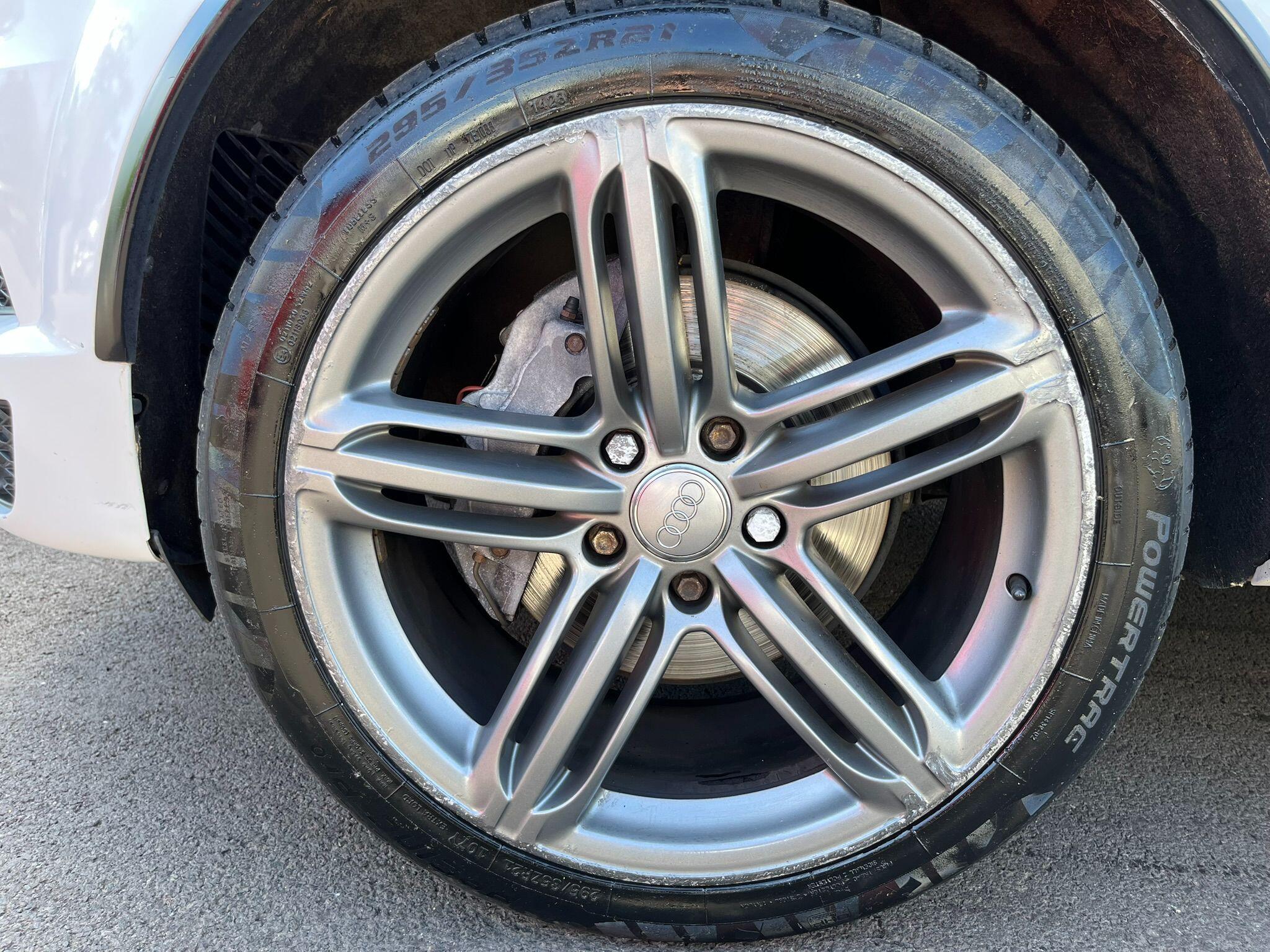 Audi Q7 view 34
